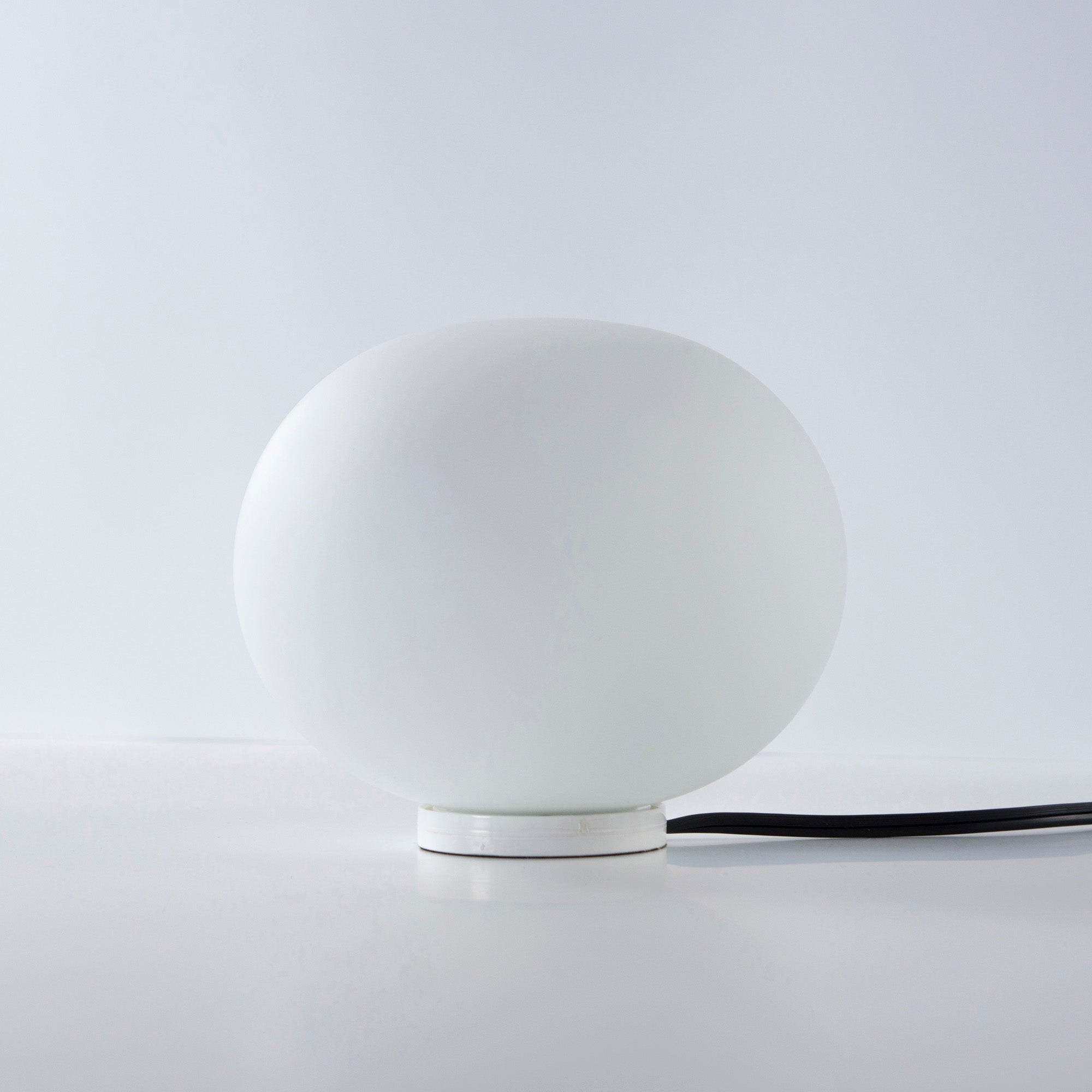 FLOS/フロス GLO-BALL/グローボール BASIC-ZERO テーブルランプ ジャスパーモリソン イタリア製 モダン 間接照明 yamagiwa