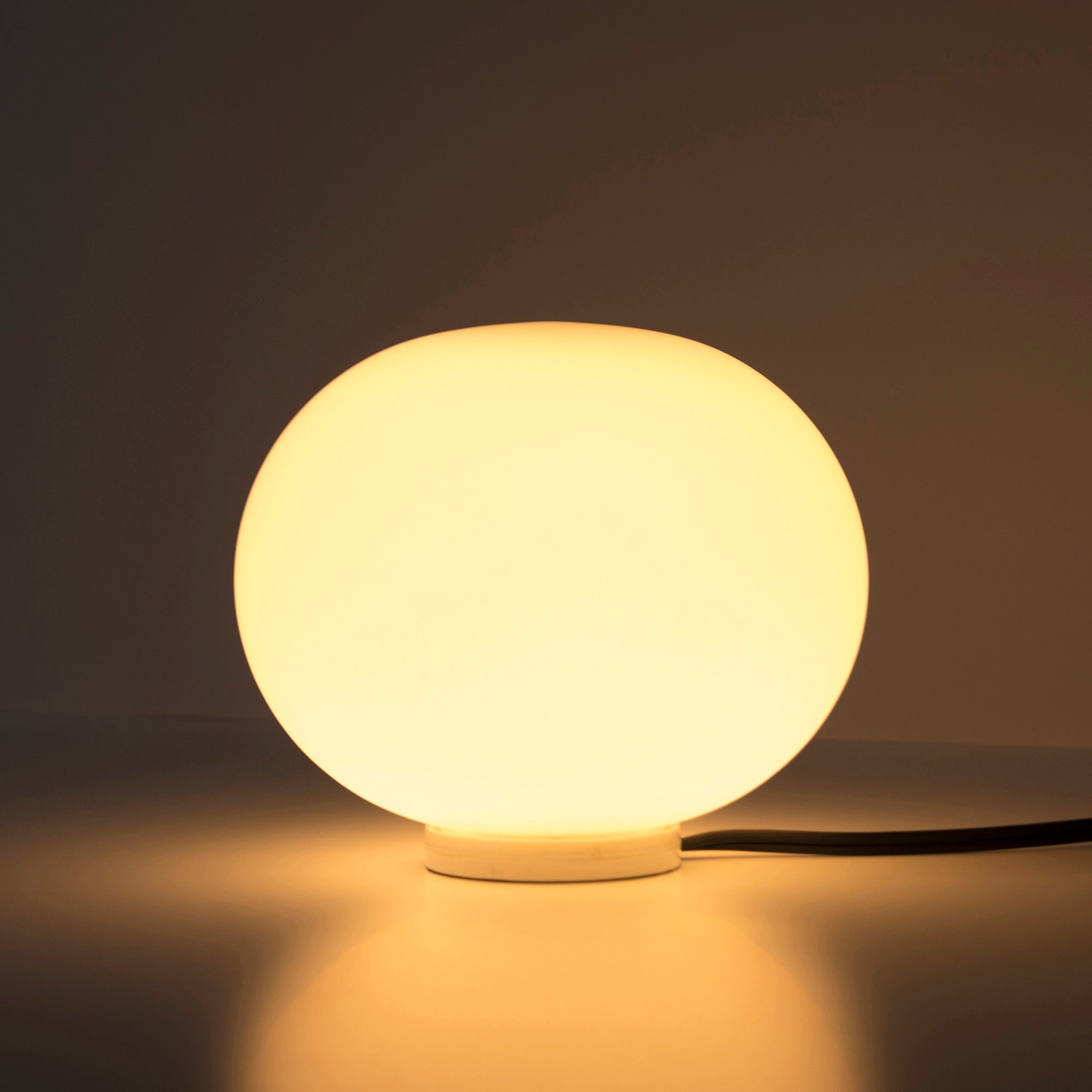 FLOS/フロス GLO-BALL/グローボール BASIC-ZERO テーブルランプ ジャスパーモリソン イタリア製 モダン 間接照明 yamagiwa