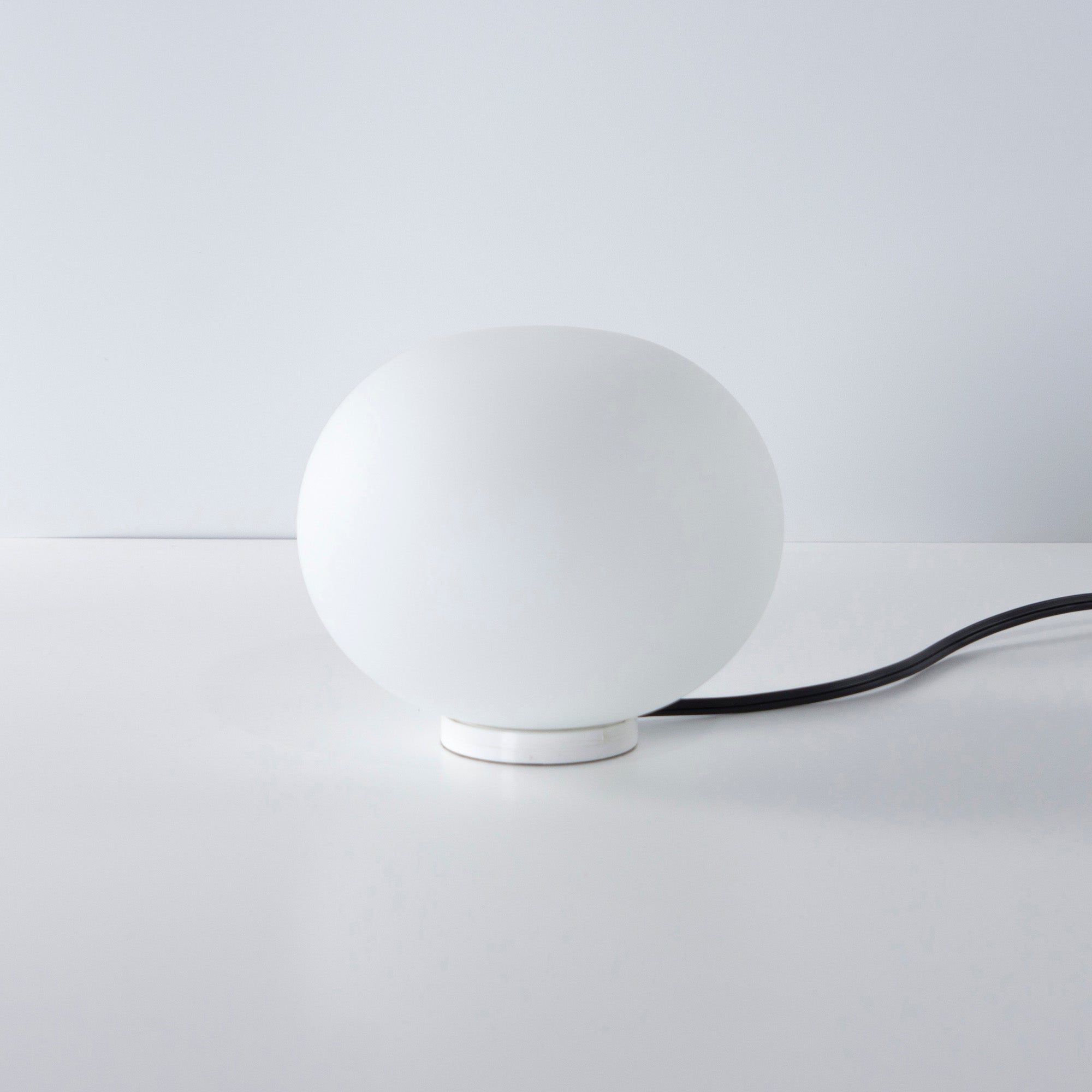 FLOS/フロス GLO-BALL/グローボール BASIC-ZERO テーブルランプ ジャスパーモリソン イタリア製 モダン 間接照明 yamagiwa