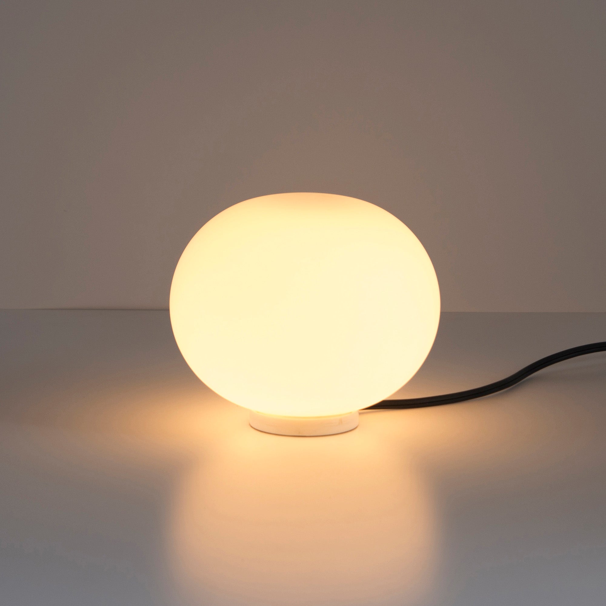 FLOS/フロス GLO-BALL/グローボール BASIC-ZERO テーブルランプ ジャスパーモリソン イタリア製 モダン 間接照明 yamagiwa