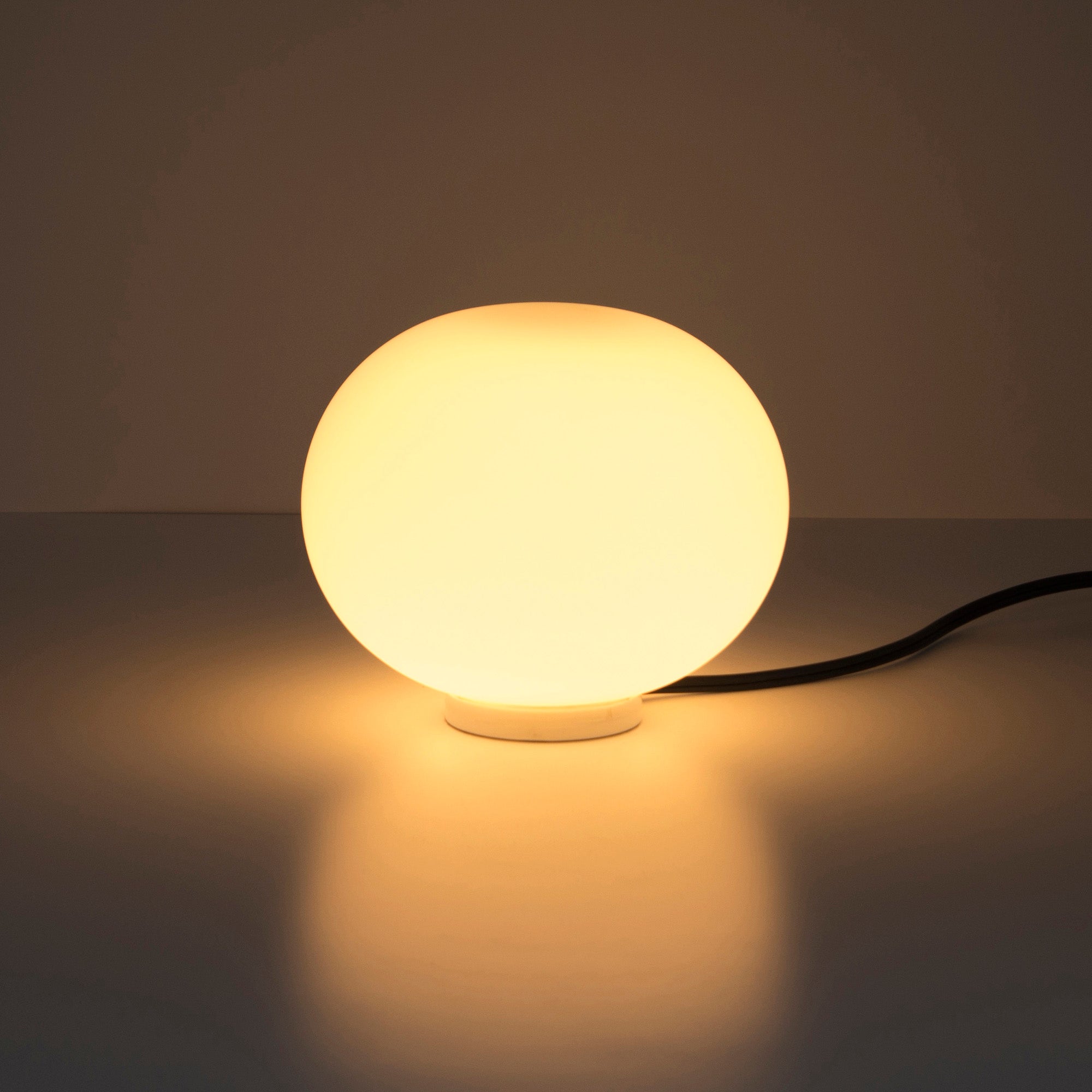 FLOS/フロス GLO-BALL/グローボール BASIC-ZERO テーブルランプ ジャスパーモリソン イタリア製 モダン 間接照明 yamagiwa