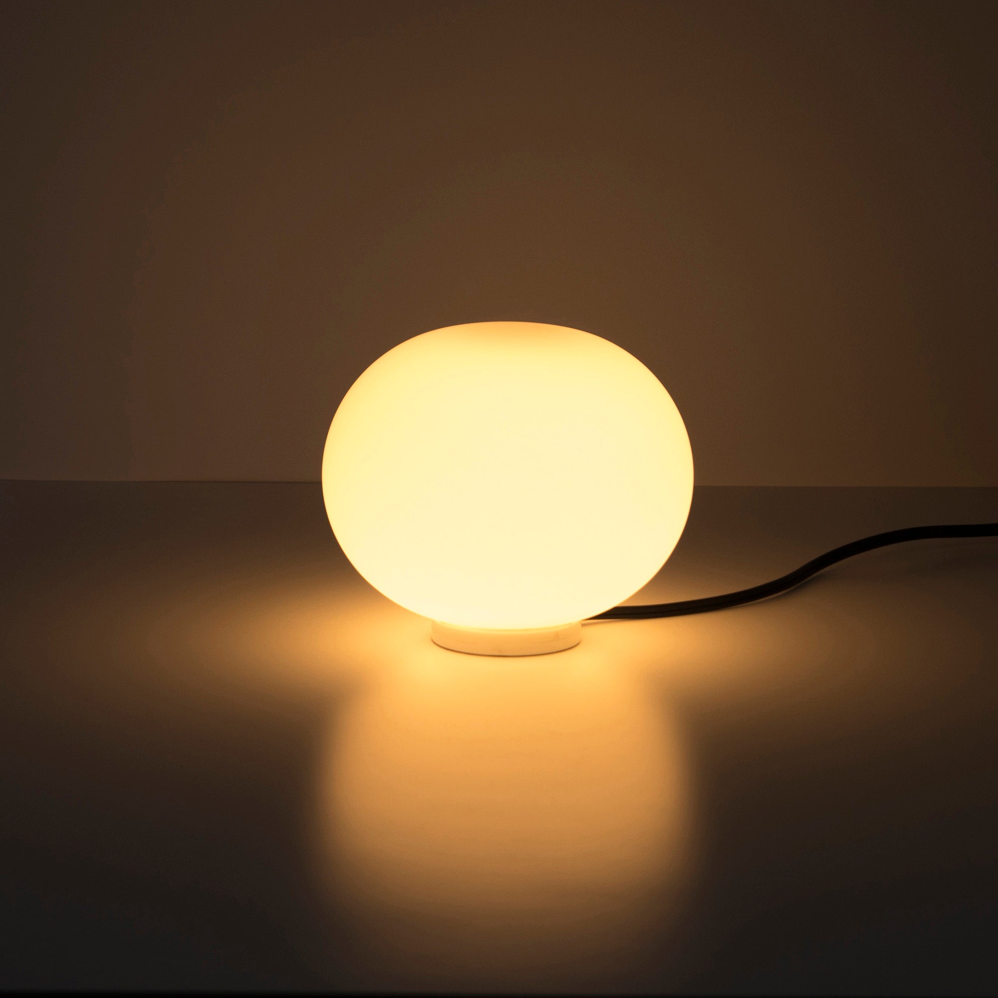 FLOS/フロス GLO-BALL/グローボール BASIC-ZERO テーブルランプ ジャスパーモリソン イタリア製 モダン 間接照明 yamagiwa