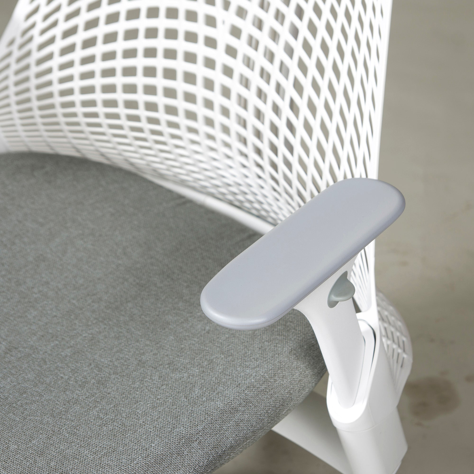 ◆Made in 2021◆Good condition◆Herman Miller Sail Chair Adjustable Arm White x Gray Desk Chair
