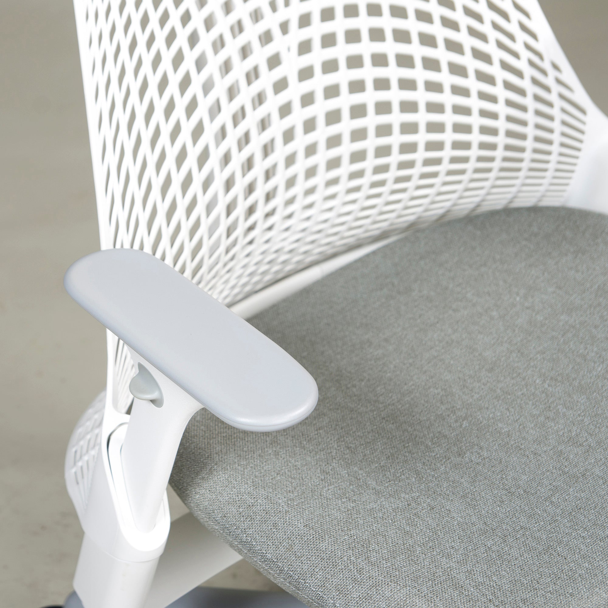◆Made in 2021◆Good condition◆Herman Miller Sail Chair Adjustable Arm White x Gray Desk Chair