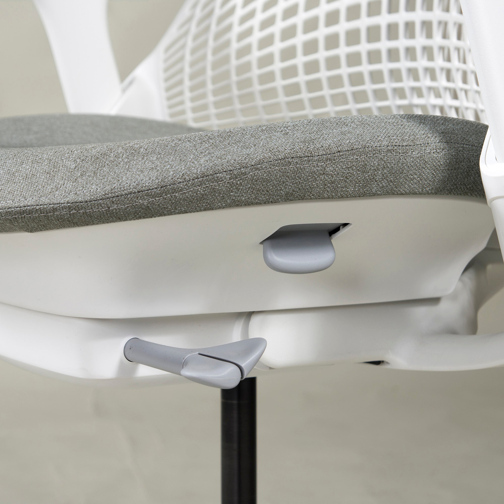 ◆Made in 2021◆Good condition◆Herman Miller Sail Chair Adjustable Arm White x Gray Desk Chair