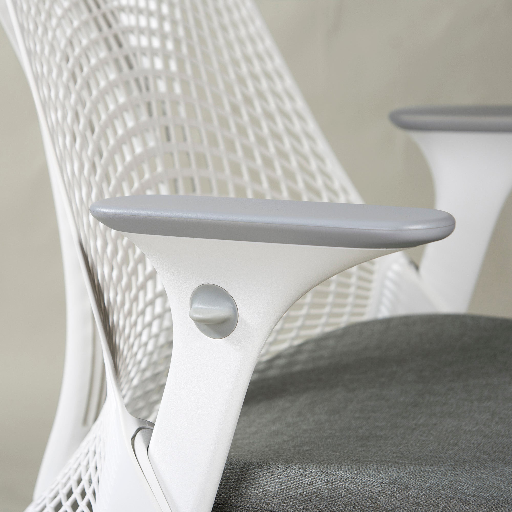 ◆Made in 2021◆Good condition◆Herman Miller Sail Chair Adjustable Arm White x Gray Desk Chair