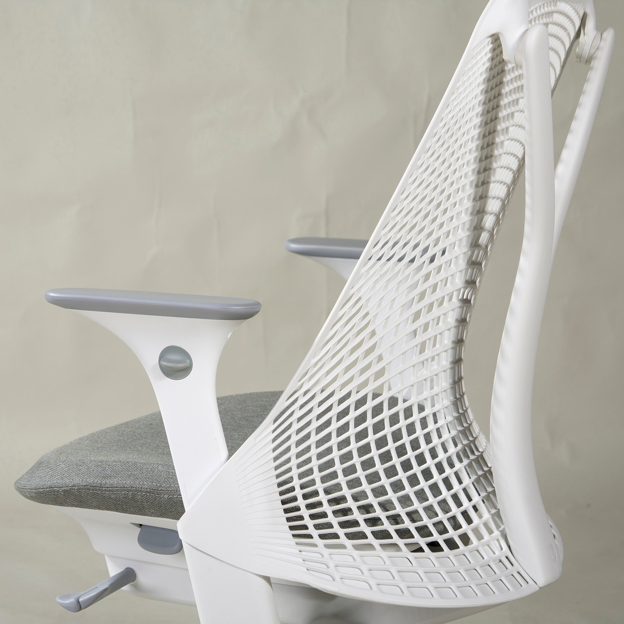 ◆Made in 2021◆Good condition◆Herman Miller Sail Chair Adjustable Arm White x Gray Desk Chair