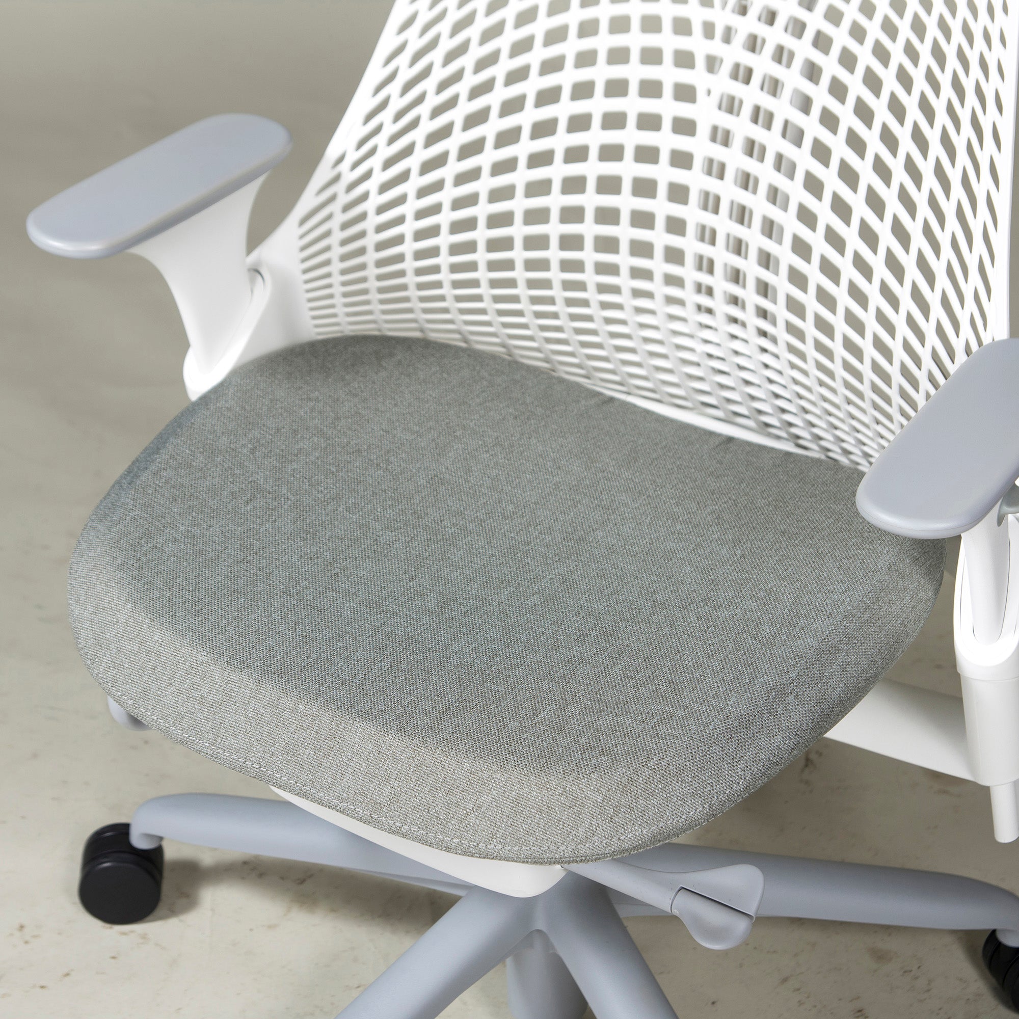 ◆Made in 2021◆Good condition◆Herman Miller Sail Chair Adjustable Arm White x Gray Desk Chair