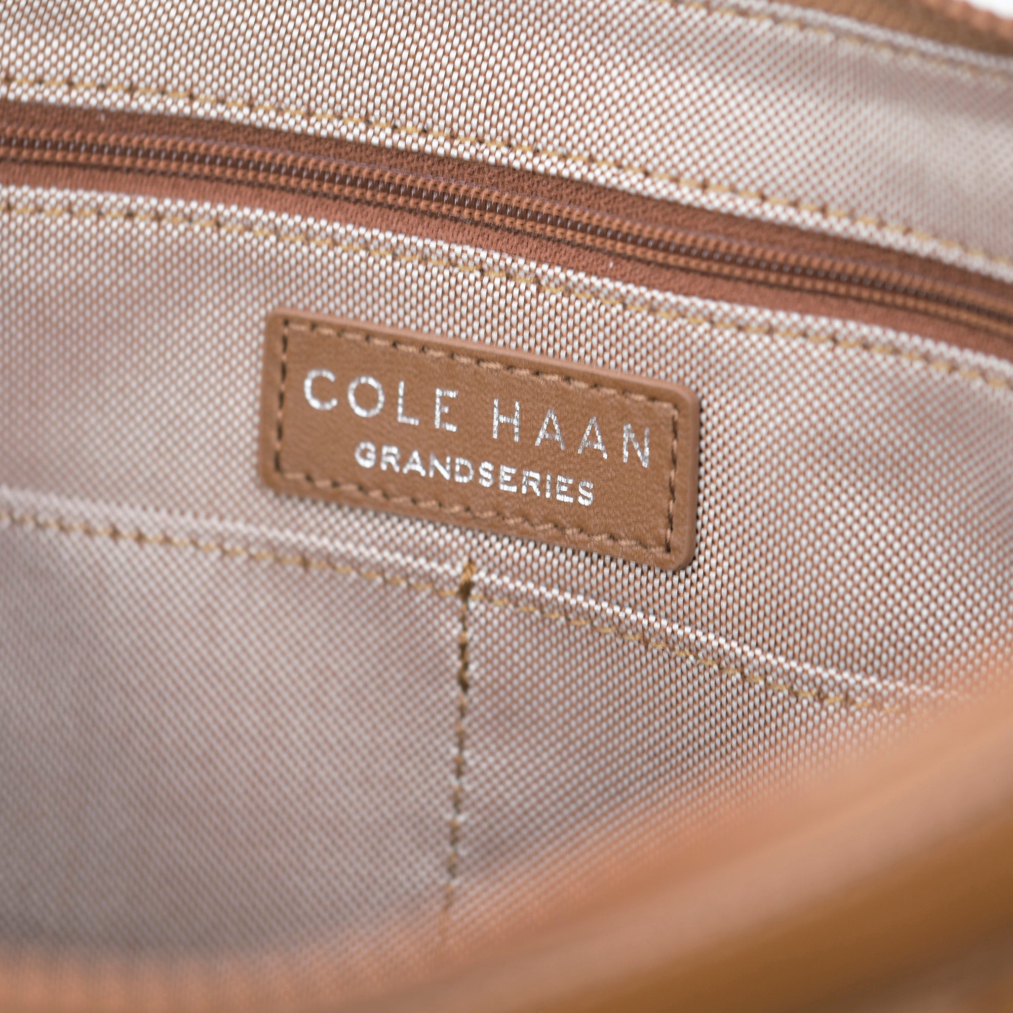 コールハーン ショルダーバッグ キルテッド ホーボー バッグ COLE HAAN Quilted Leather Hobo Bag ニューキャラメル