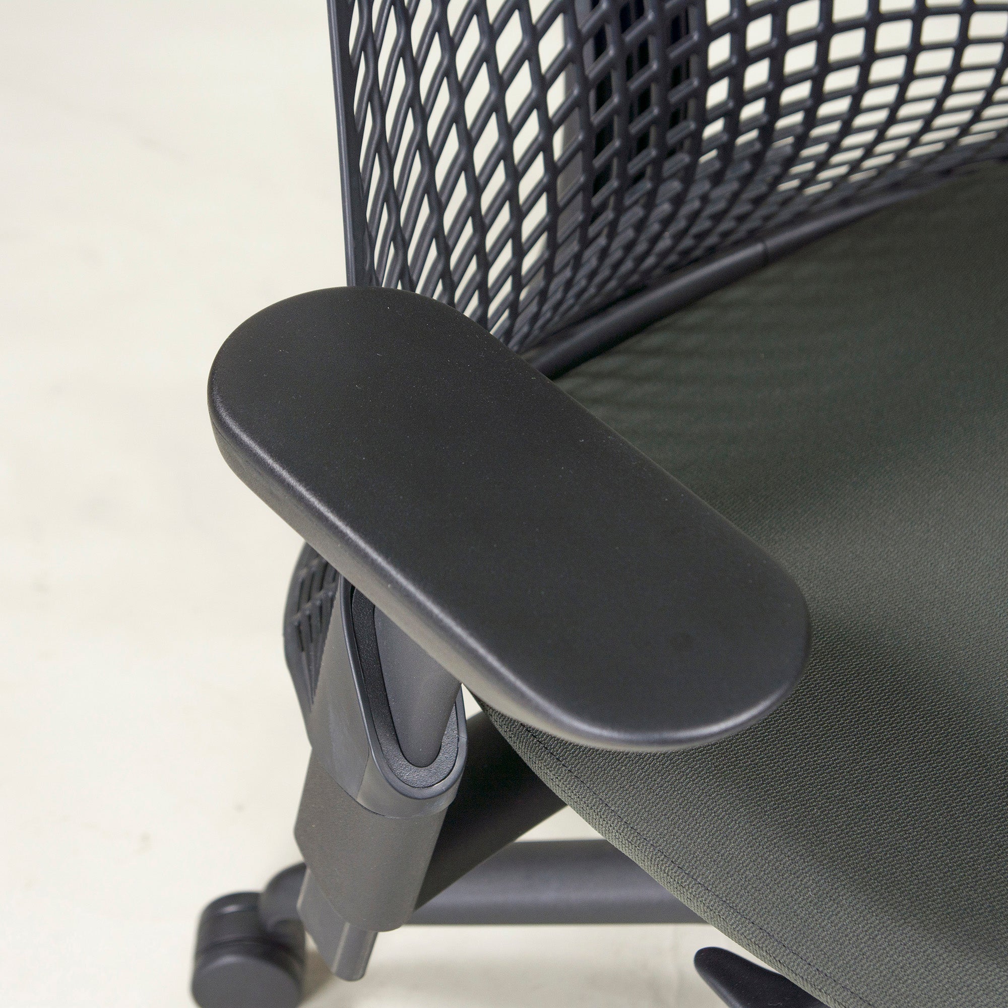 Herman Miller/ハーマンミラー セイルチェア フルアジャスタブルアーム ブラック デスクチェア OAチェア 昇降式 リクライニング