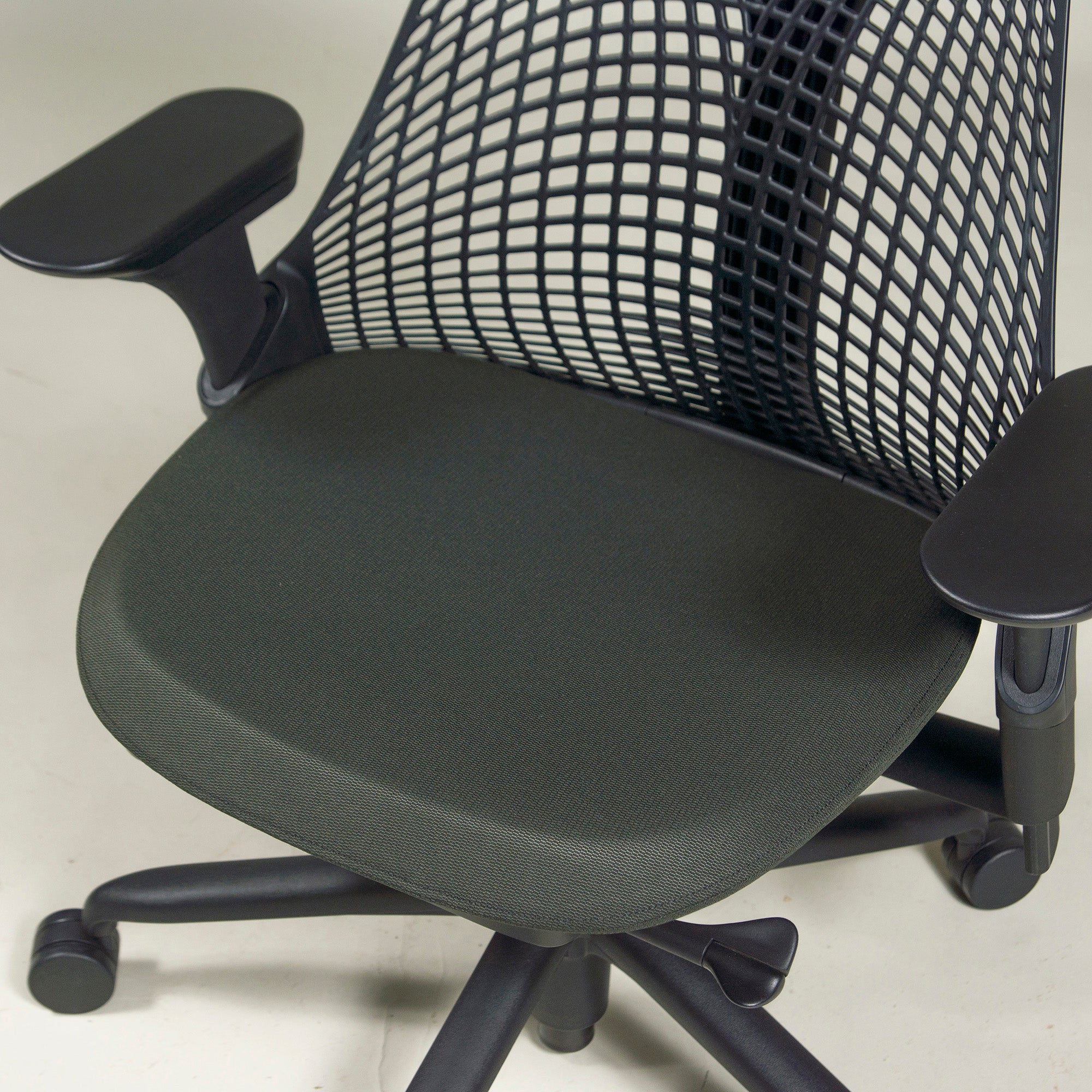 Herman Miller/ハーマンミラー セイルチェア フルアジャスタブルアーム ブラック デスクチェア OAチェア 昇降式 リクライニング