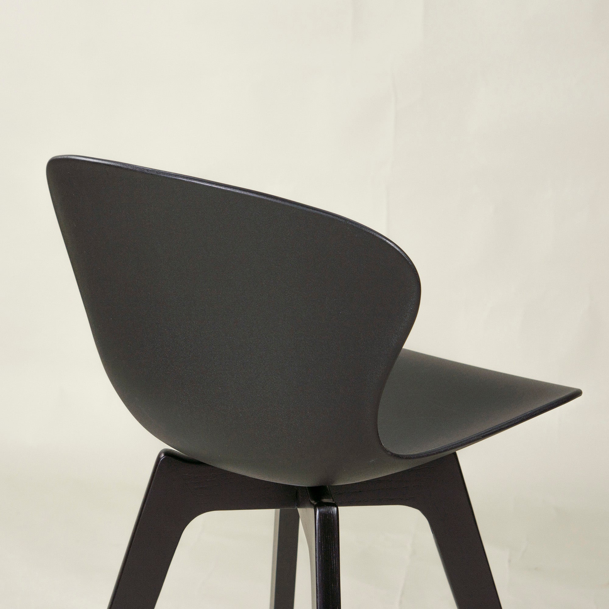 BoConcept Counter Chair BoConcept ADELAIDE/Adelaide Counter Stool Black x Espresso Oak (1) Nordic Modern