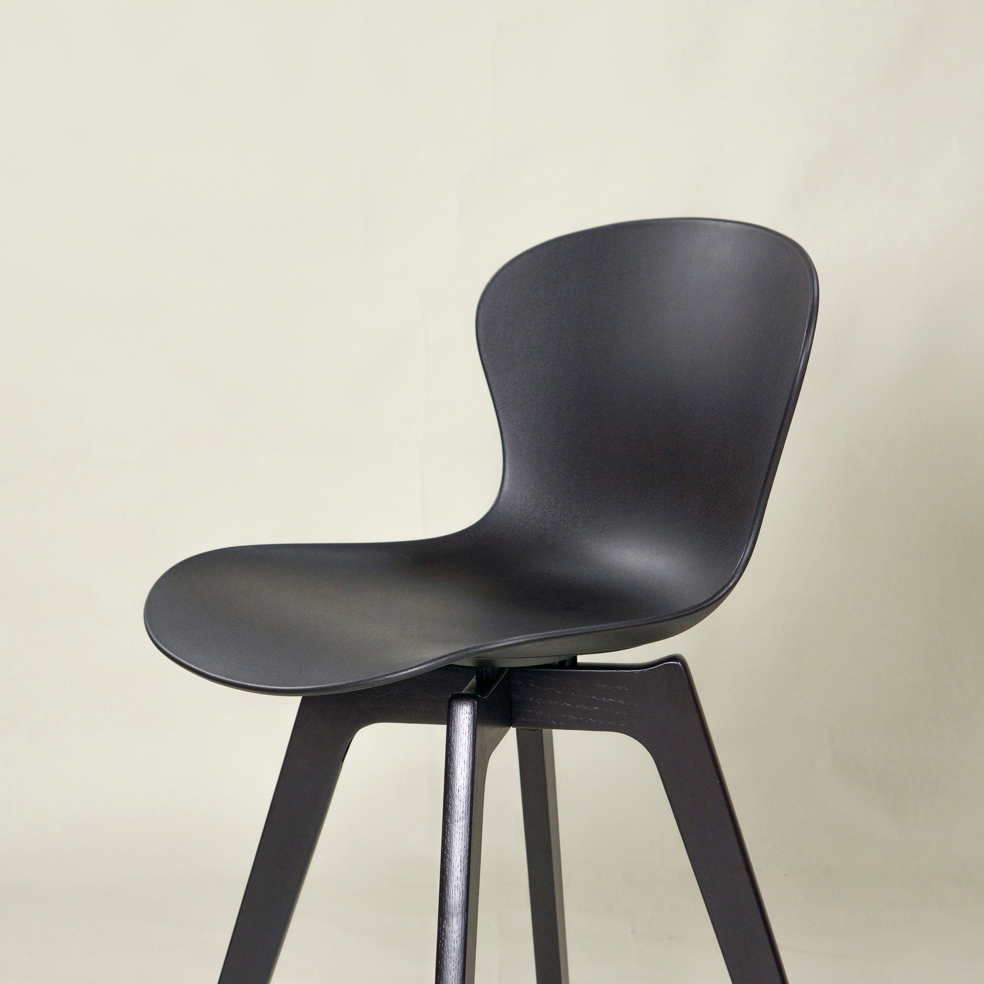 BoConcept Counter Chair BoConcept ADELAIDE/Adelaide Counter Stool Black x Espresso Oak (1) Nordic Modern