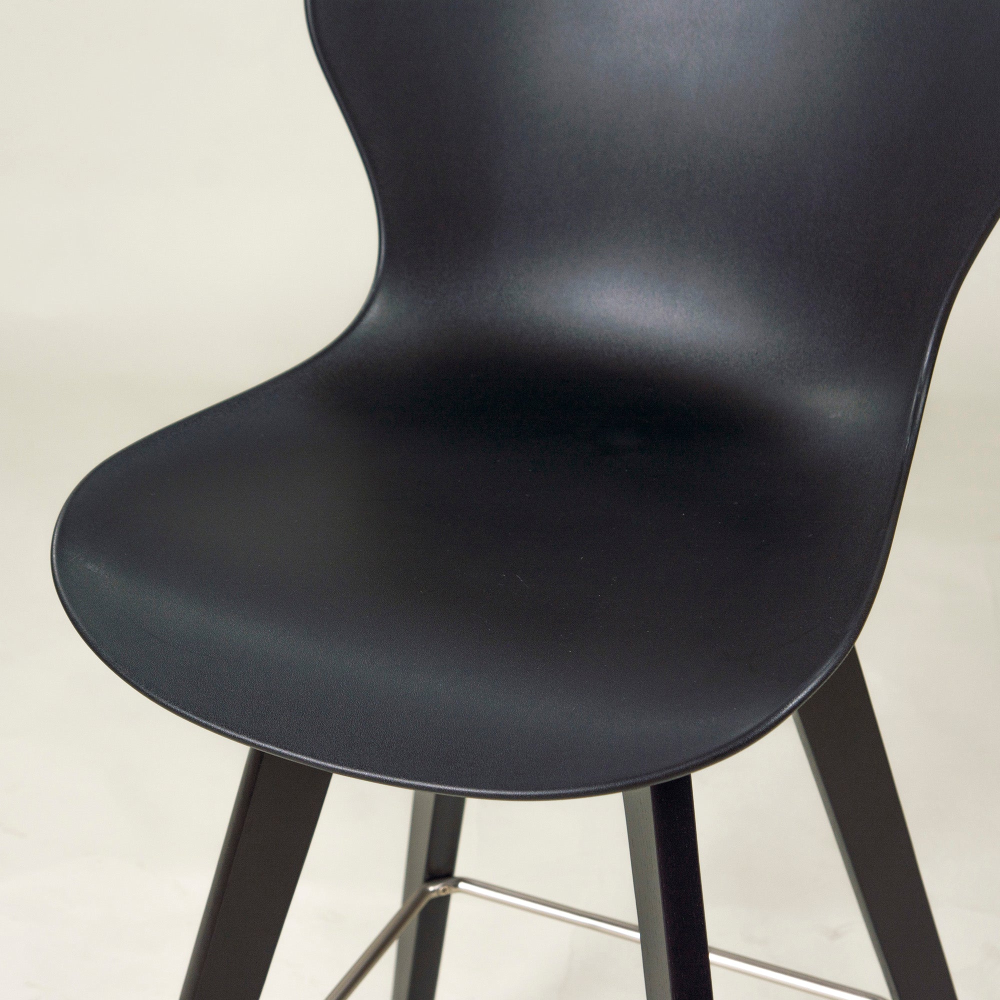 BoConcept Counter Chair BoConcept ADELAIDE/Adelaide Counter Stool Black x Espresso Oak (1) Nordic Modern