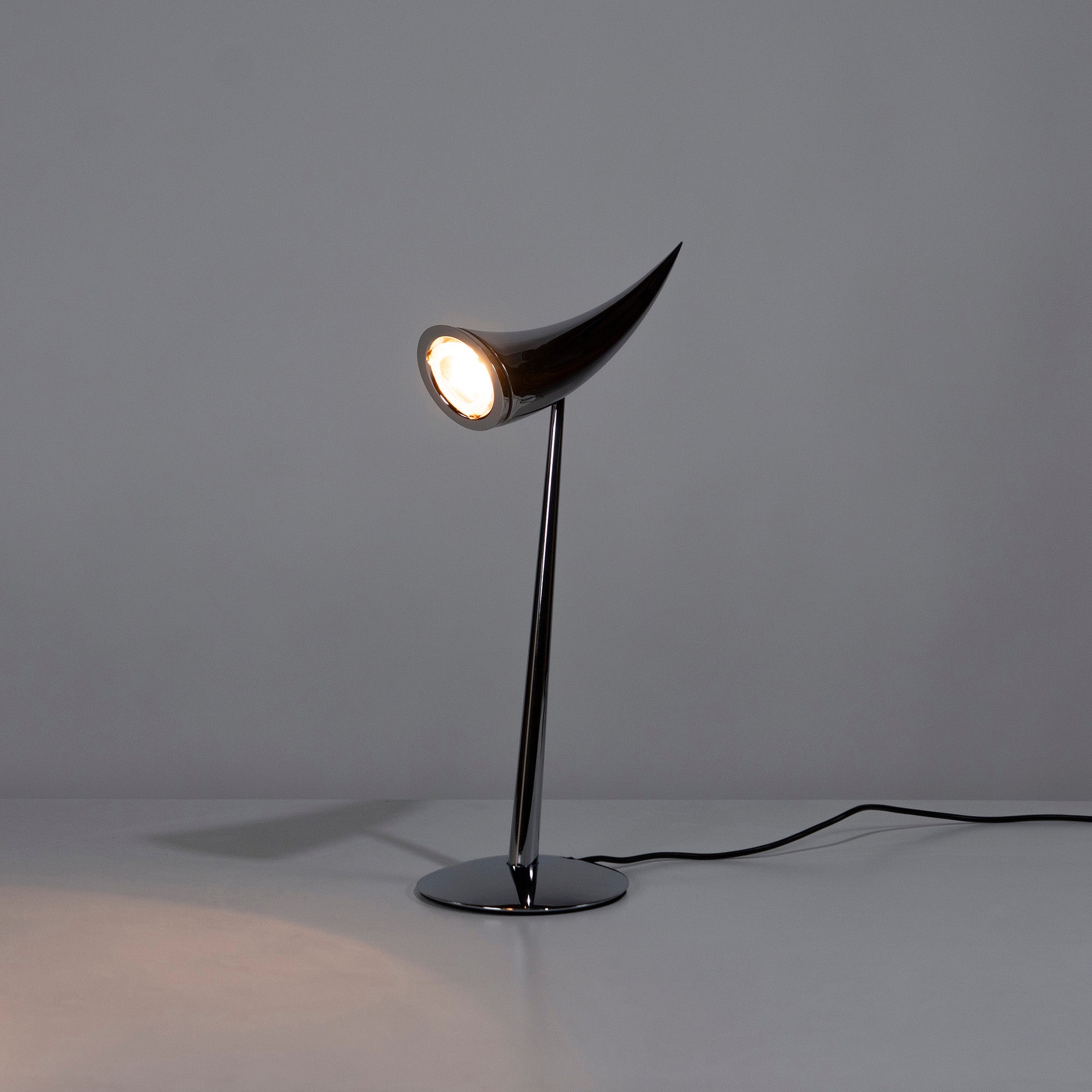FLOS Table Lamp FLOS ARA Desk Lamp (1) Philippe Starck Space Age Modern Made in Italy Discontinued Indirect Lighting