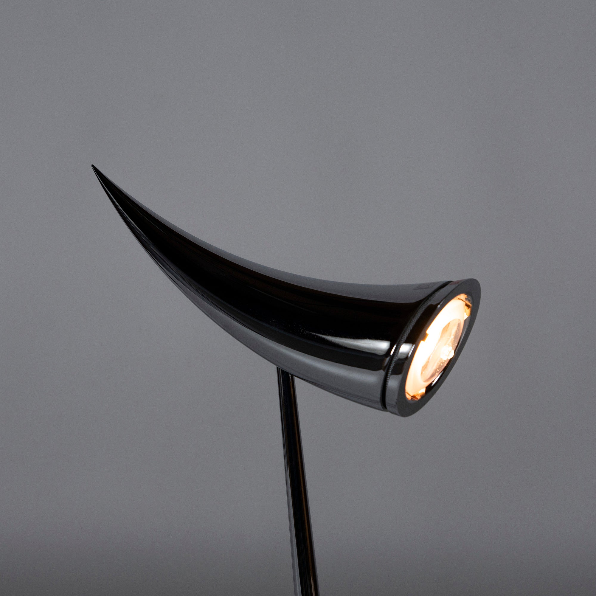 FLOS Table Lamp FLOS ARA Desk Lamp (1) Philippe Starck Space Age Modern Made in Italy Discontinued Indirect Lighting