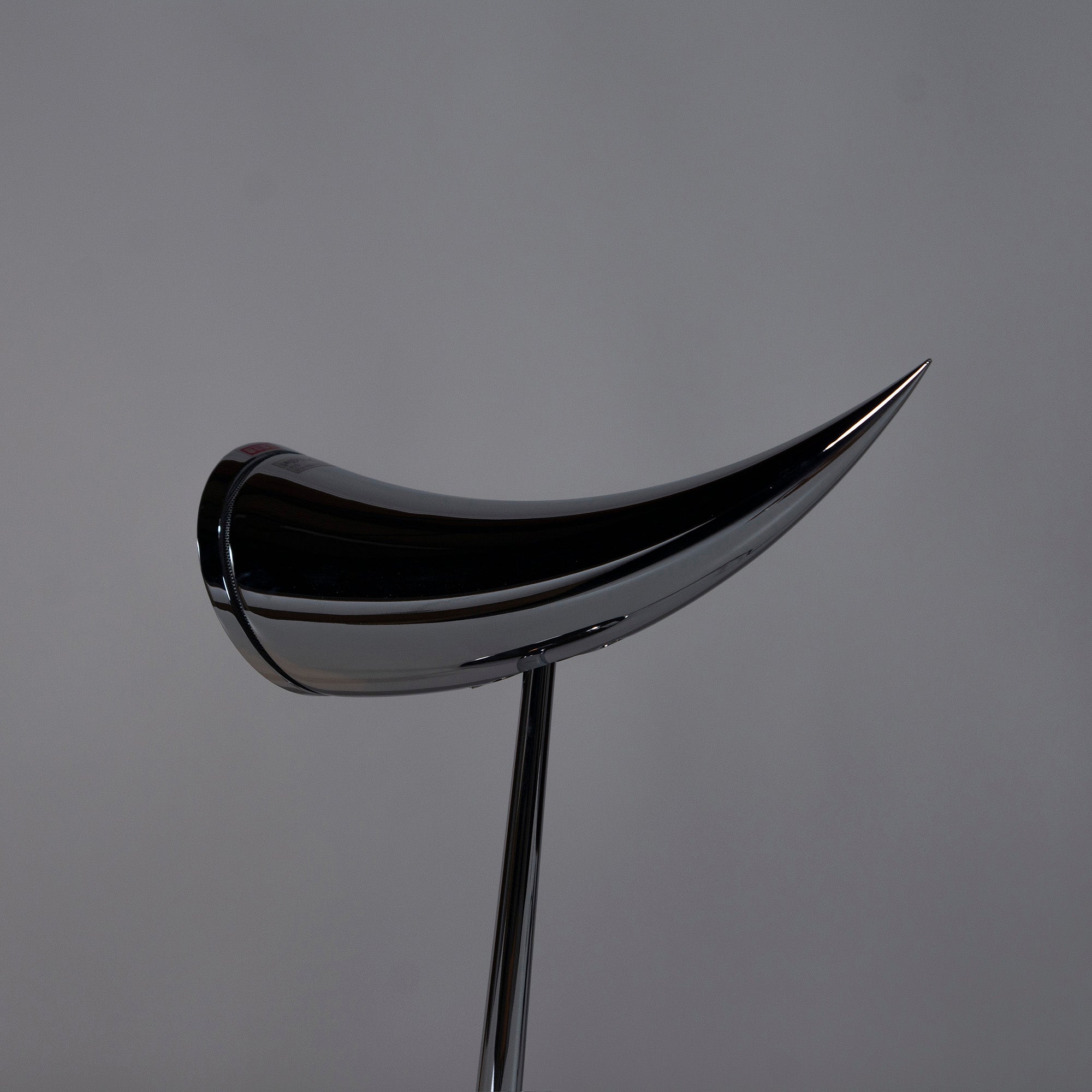 FLOS Table Lamp FLOS ARA Desk Lamp (1) Philippe Starck Space Age Modern Made in Italy Discontinued Indirect Lighting