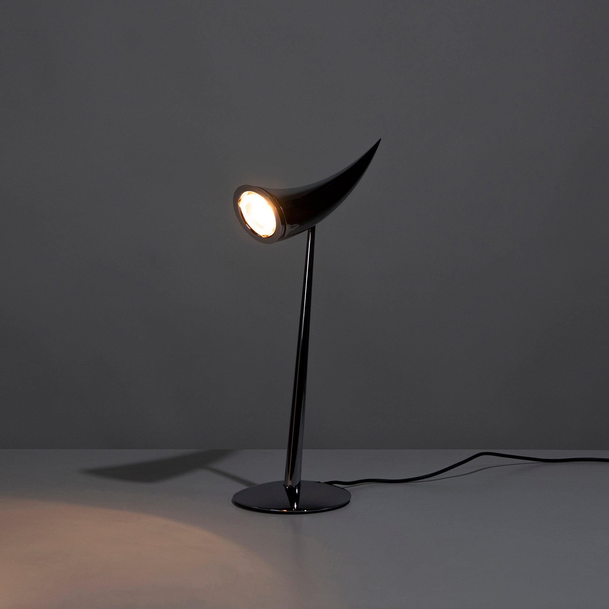 FLOS Table Lamp FLOS ARA Desk Lamp (1) Philippe Starck Space Age Modern Made in Italy Discontinued Indirect Lighting