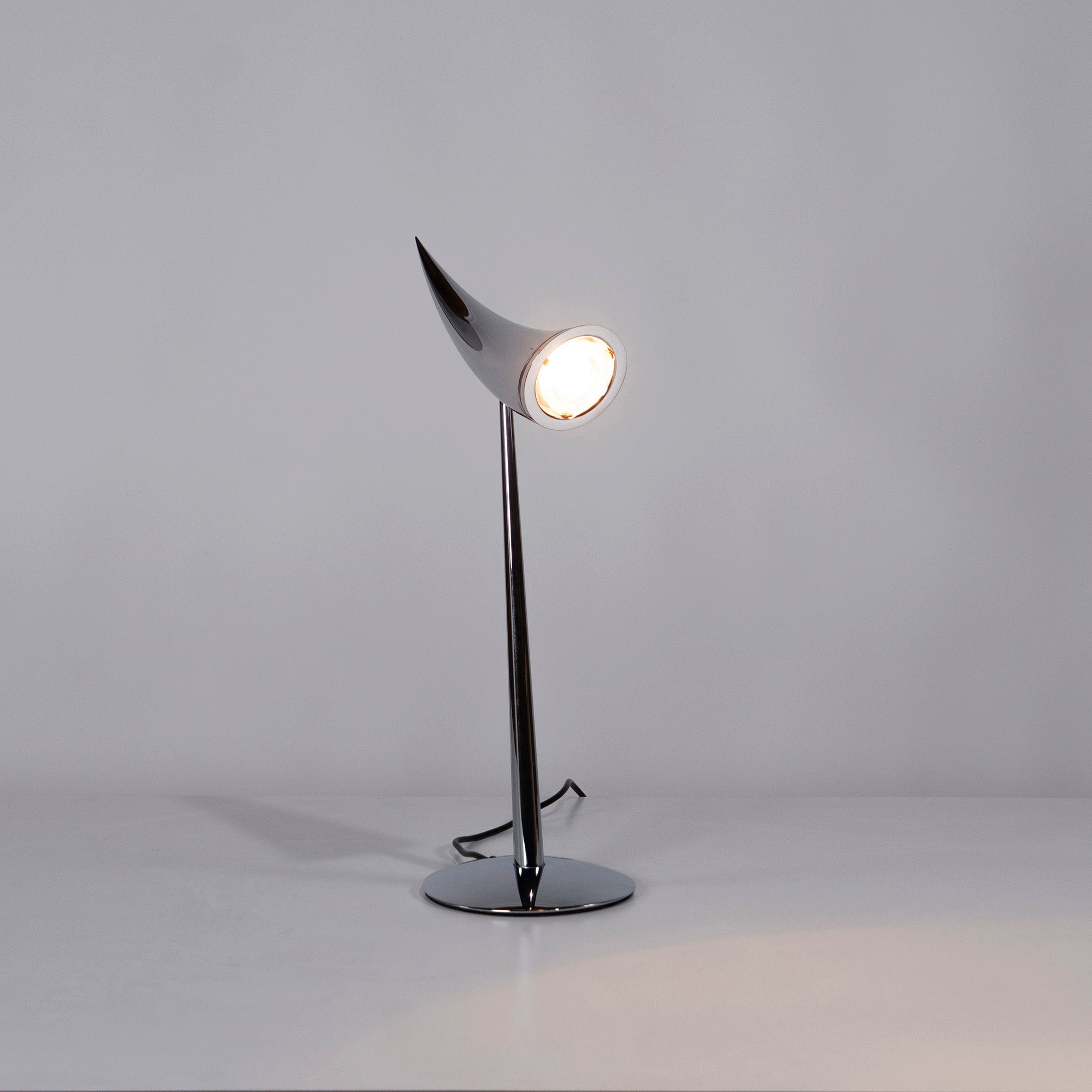 FLOS Table Lamp FLOS ARA Desk Lamp (1) Philippe Starck Space Age Modern Made in Italy Discontinued Indirect Lighting