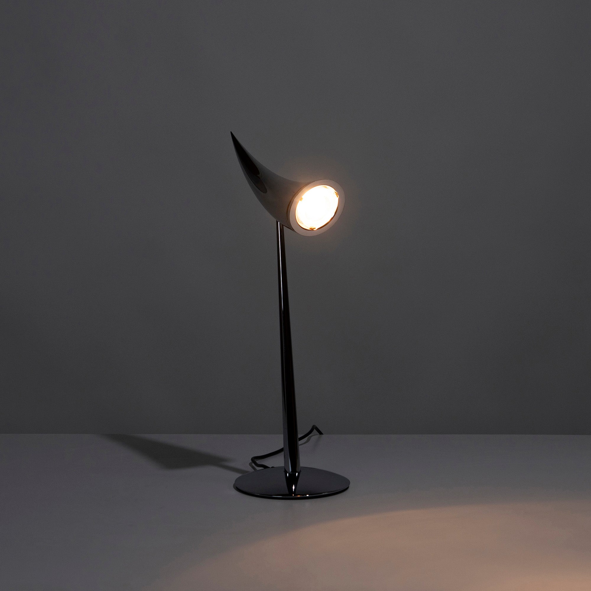 FLOS Table Lamp FLOS ARA Desk Lamp (1) Philippe Starck Space Age Modern Made in Italy Discontinued Indirect Lighting