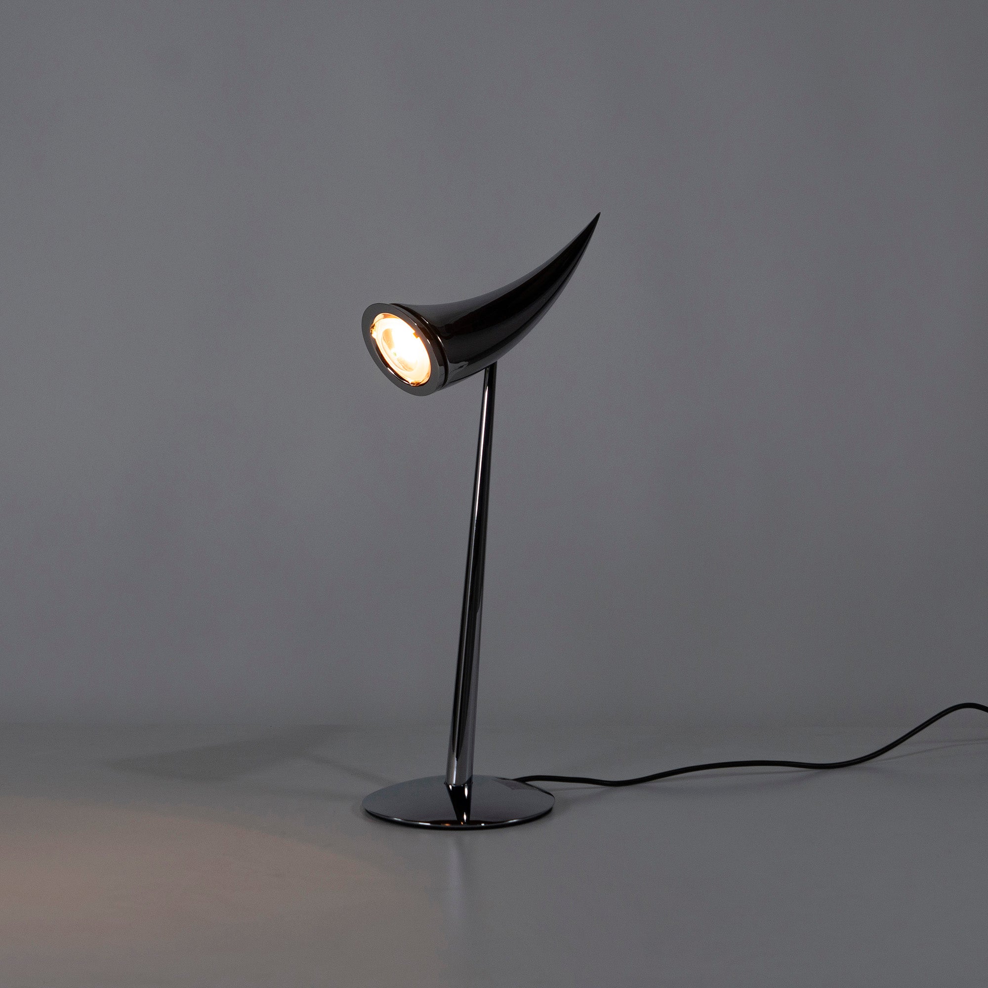 FLOS Table Lamp FLOS ARA Desk Lamp (2) Philippe Starck Space Age Modern Made in Italy Discontinued Indirect Lighting