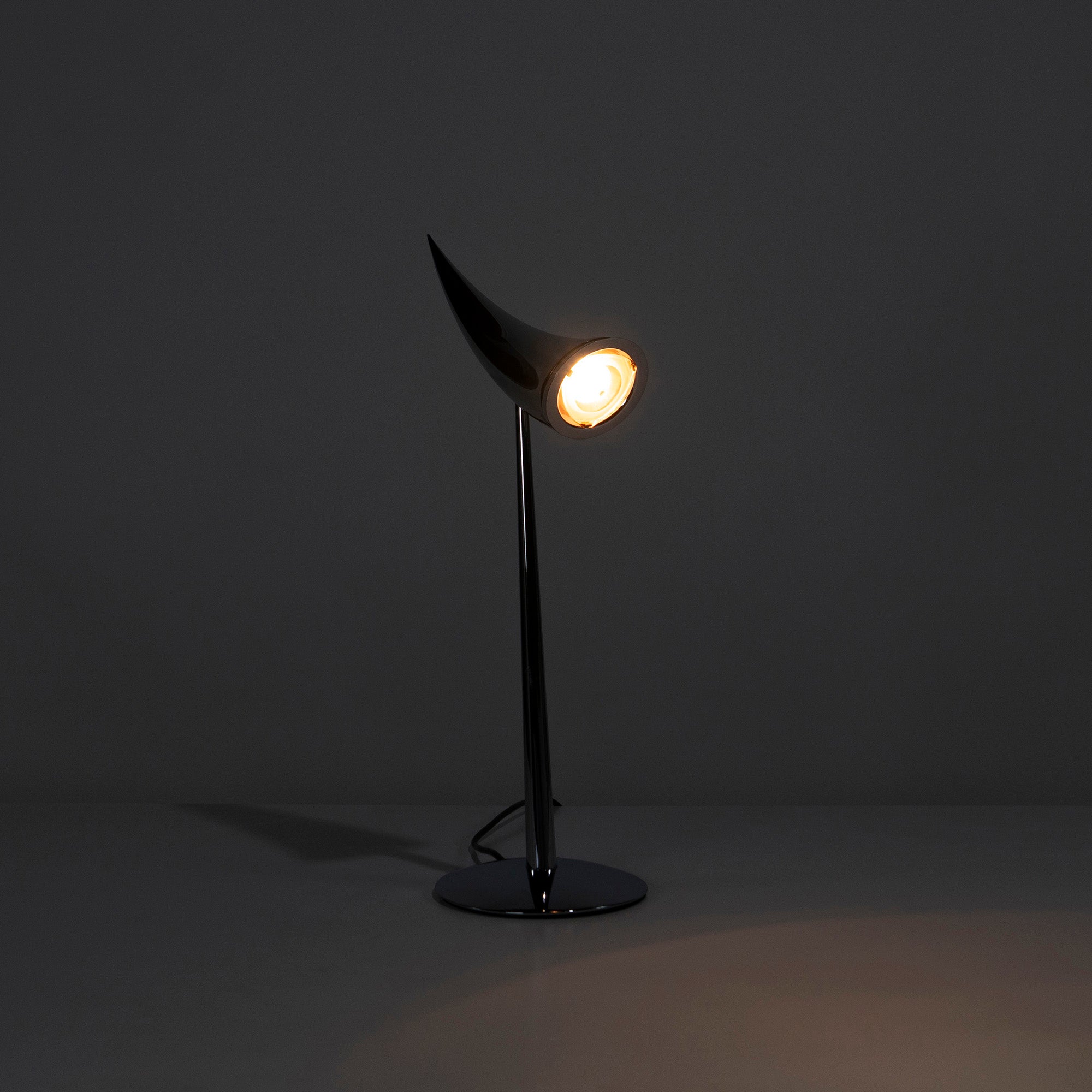 FLOS Table Lamp FLOS ARA Desk Lamp (2) Philippe Starck Space Age Modern Made in Italy Discontinued Indirect Lighting