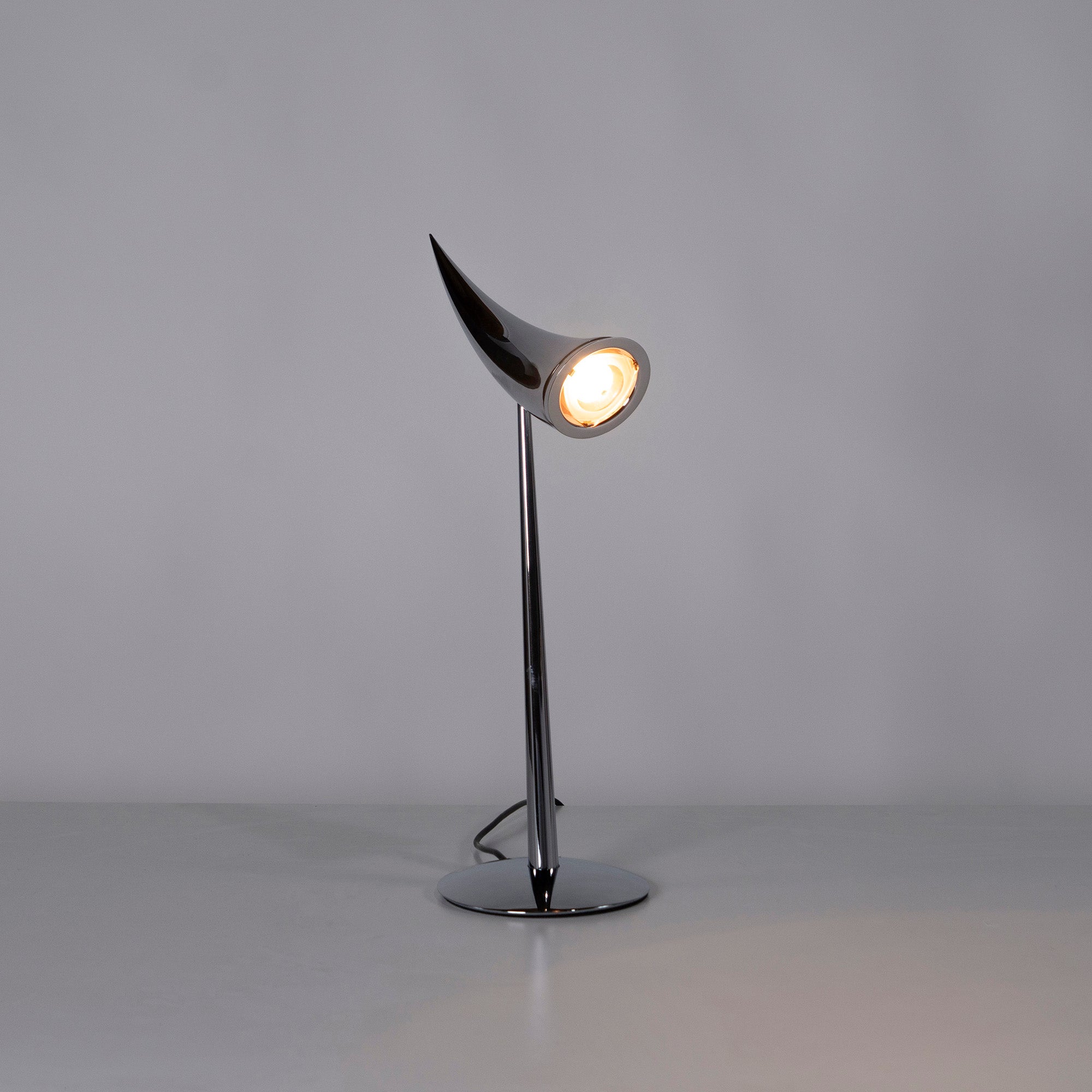 FLOS Table Lamp FLOS ARA Desk Lamp (2) Philippe Starck Space Age Modern Made in Italy Discontinued Indirect Lighting