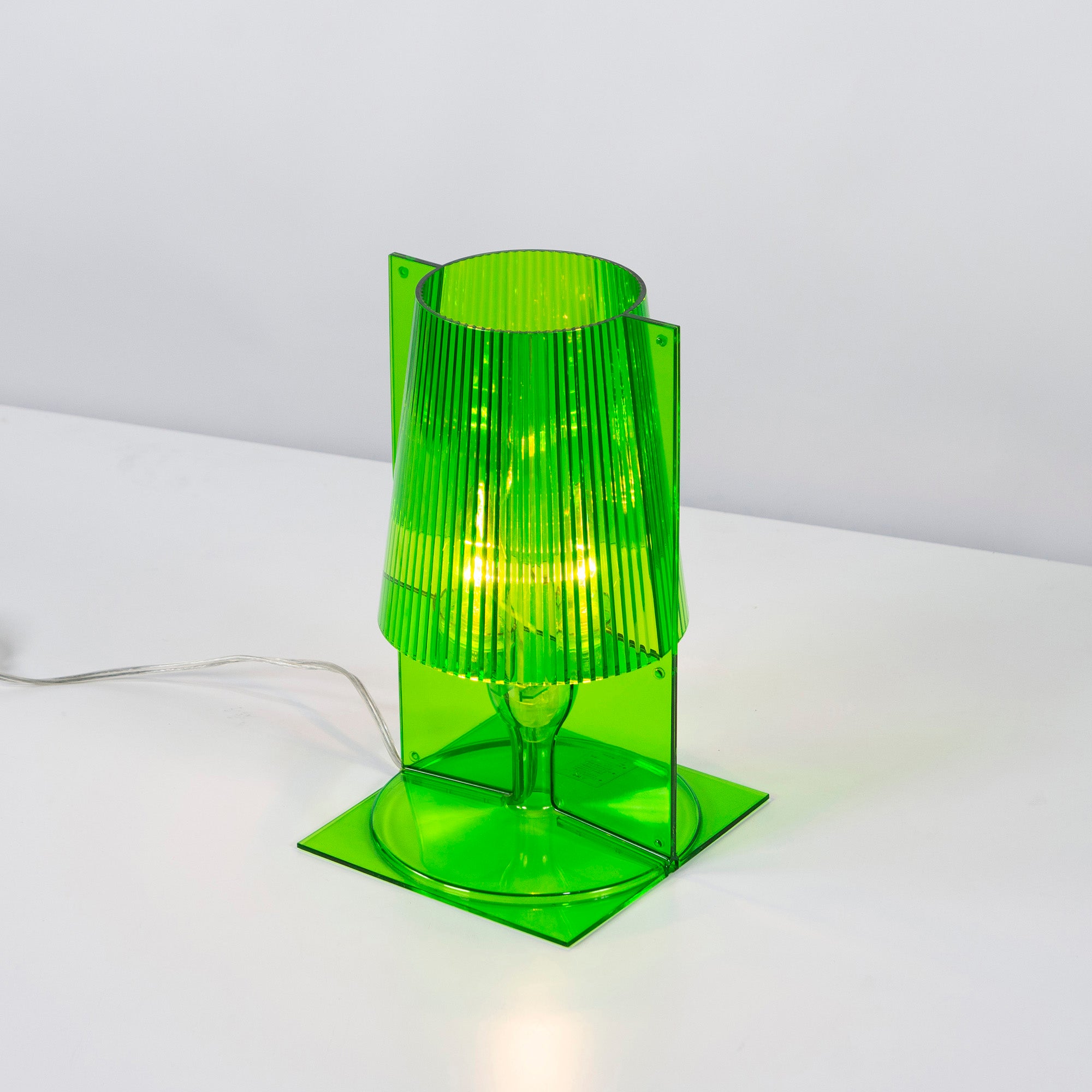 カルテル テーブルランプ Kartell TAKE テイク グリーン テーブルスタンド イタリア製 モダン デスクランプ 間接照明 照明