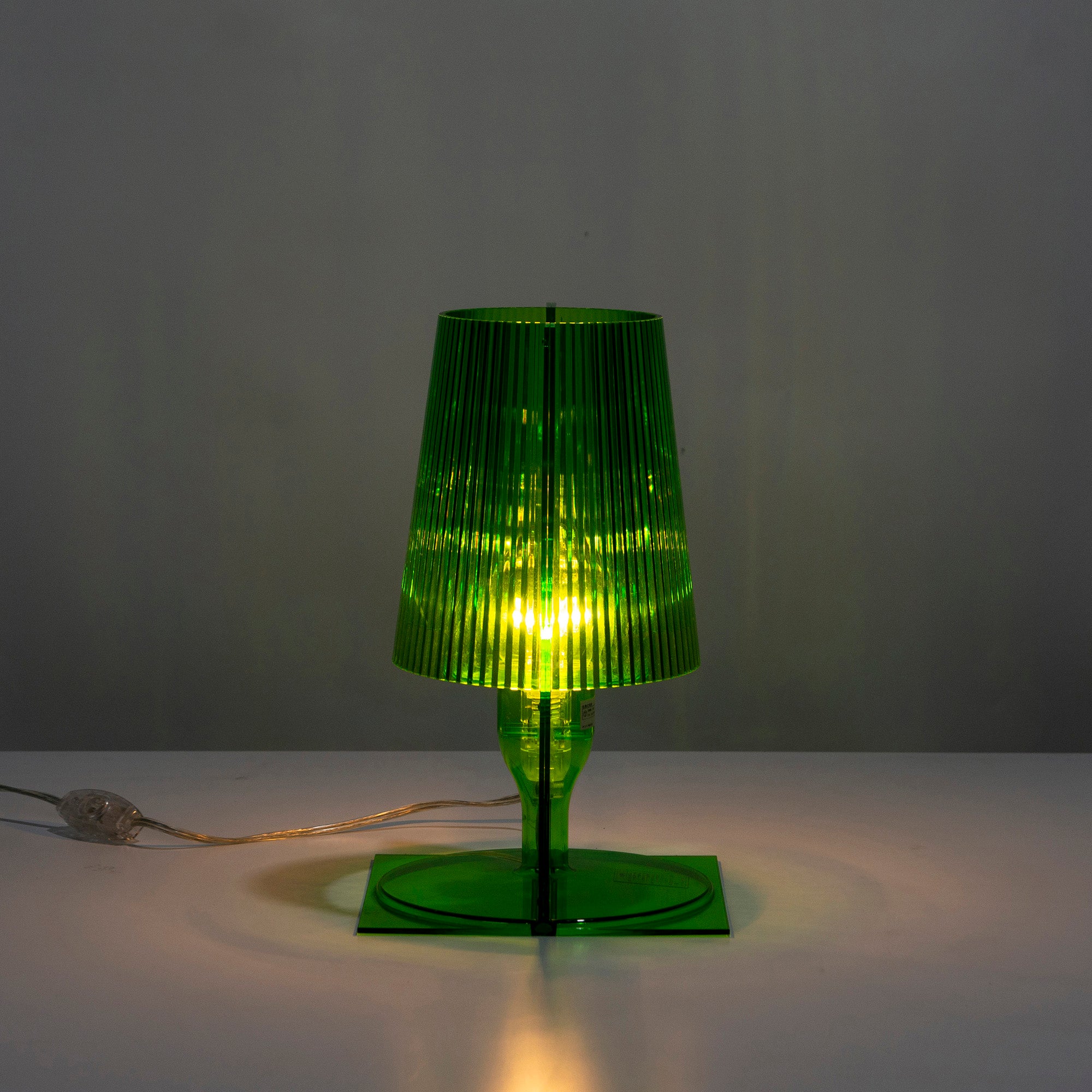 カルテル テーブルランプ Kartell TAKE テイク グリーン テーブルスタンド イタリア製 モダン デスクランプ 間接照明 照明