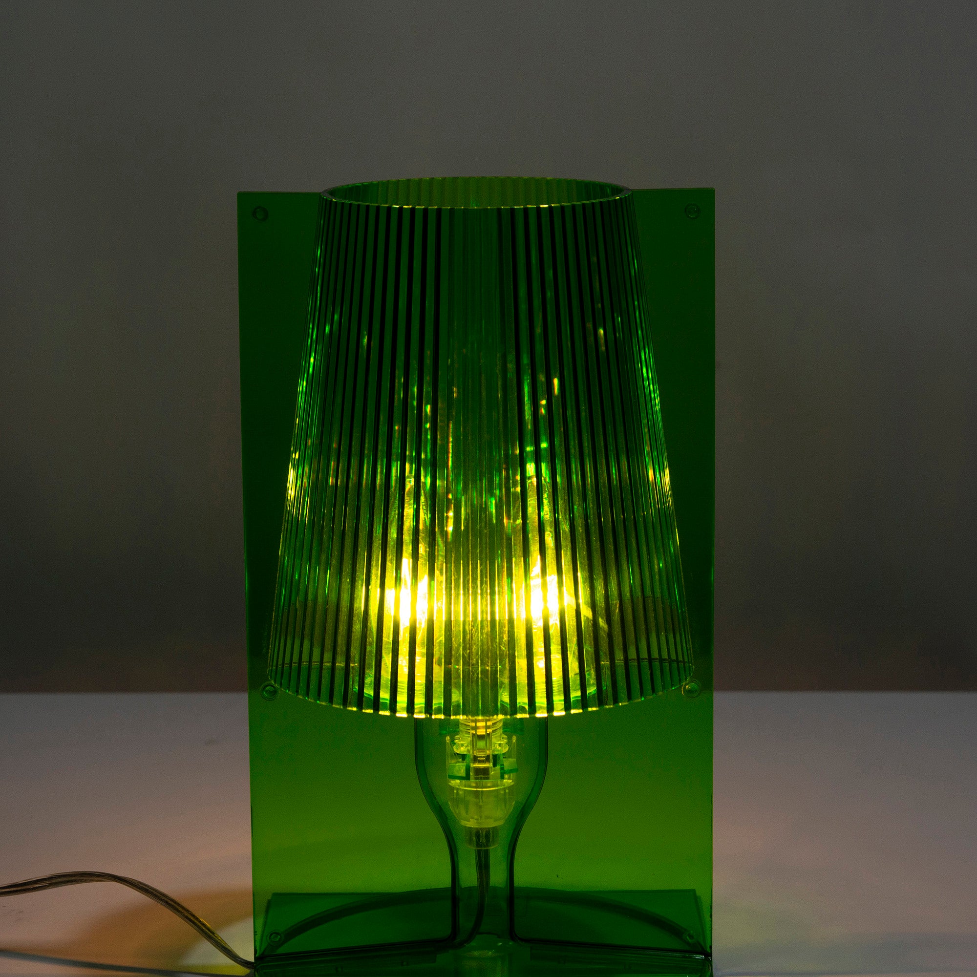 カルテル テーブルランプ Kartell TAKE テイク グリーン テーブルスタンド イタリア製 モダン デスクランプ 間接照明 照明