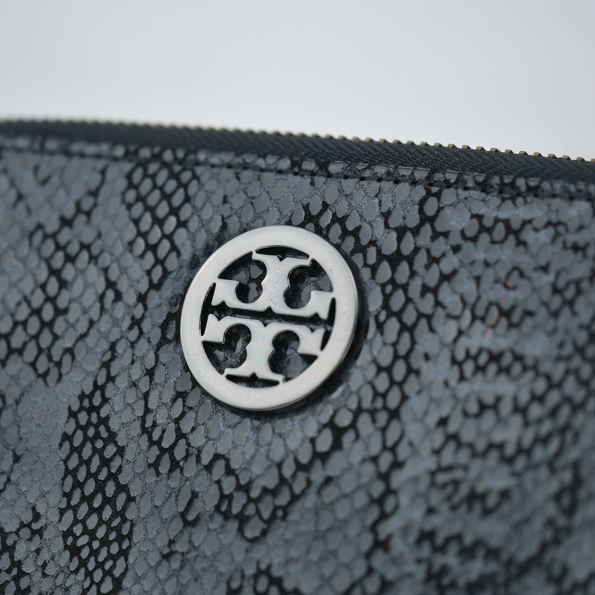 トリーバーチ TORY BURCH 長財布 ラウンドファスナー ロゴプレート レザー パイソン柄 ユニセックス 美品