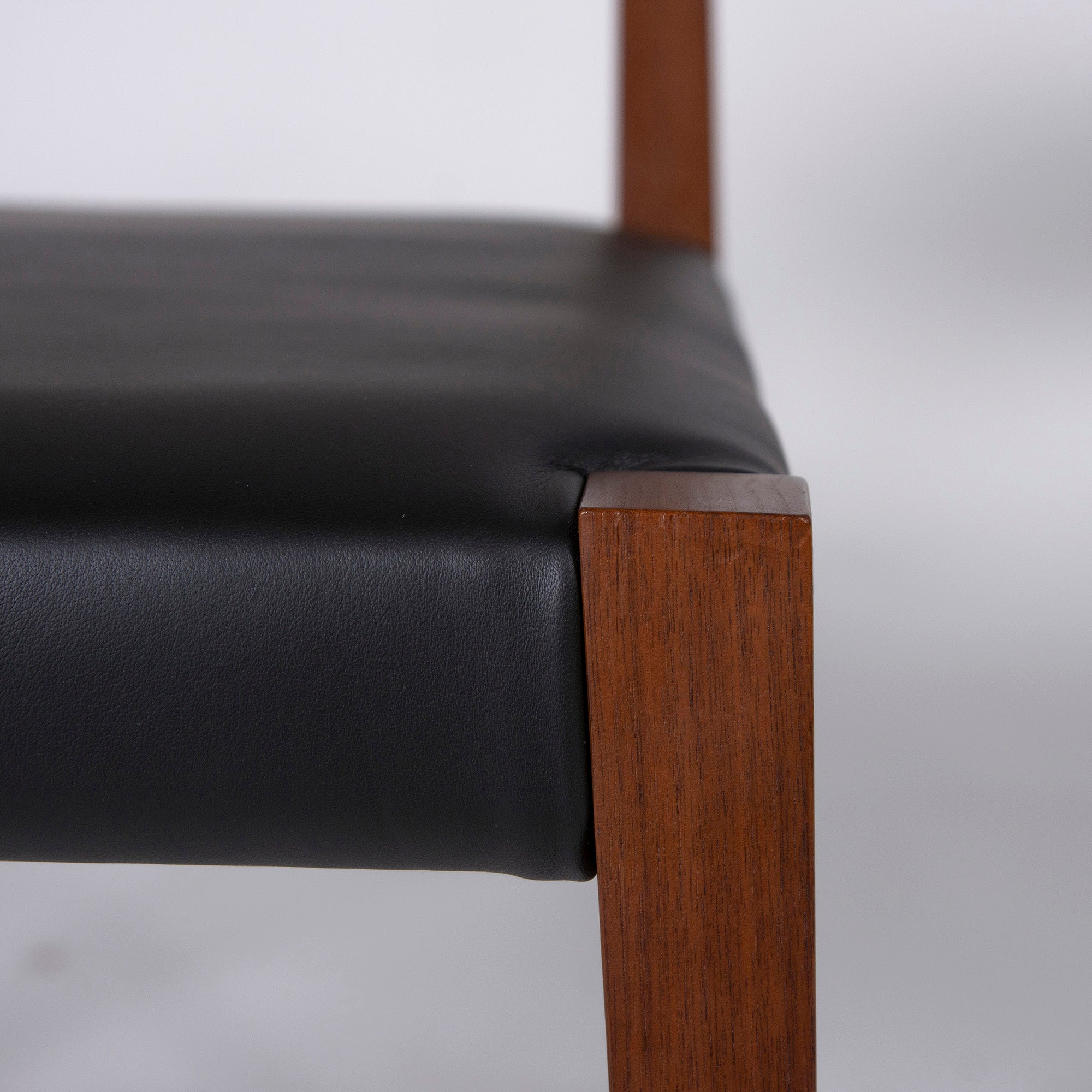 Arflex Dining Chair arflex SHIN Shin Chair (1) Walnut Italian Modern Discontinued Reupholstered