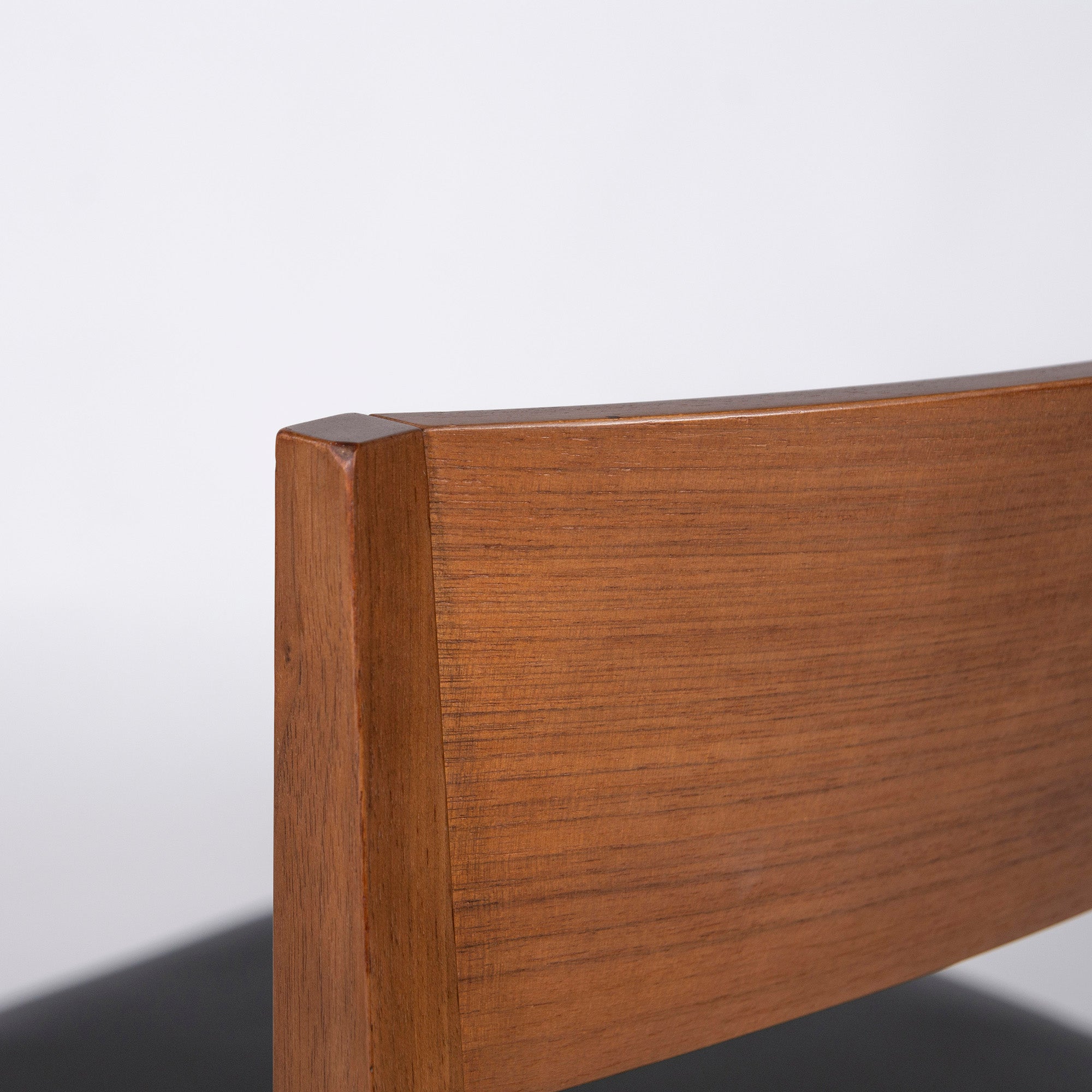 Arflex Dining Chair arflex SHIN Shin Chair (4) Walnut Italian Modern Discontinued Reupholstered