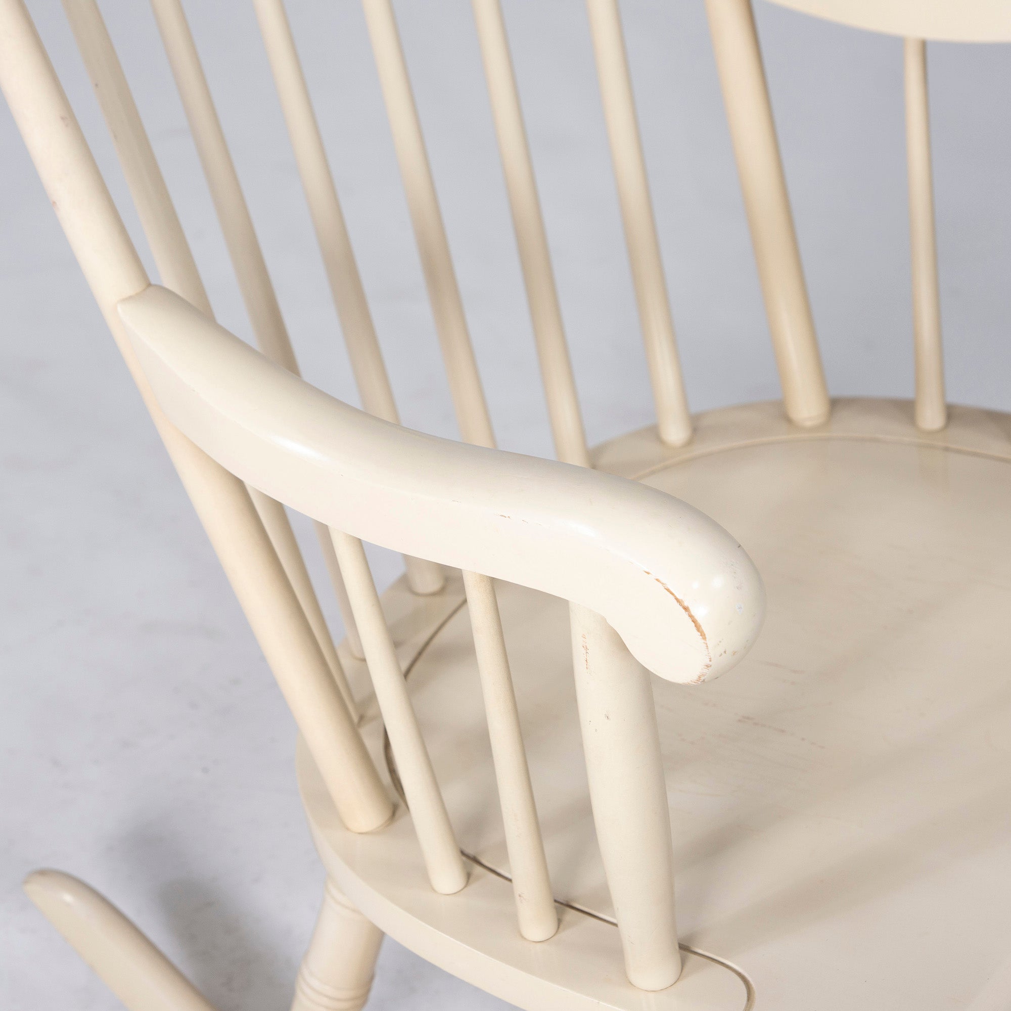 Hida Sangyo Rocking Chair HIDA Old Logo White Rare Color Showa Retro Antique Vintage Solid Wood Windsor