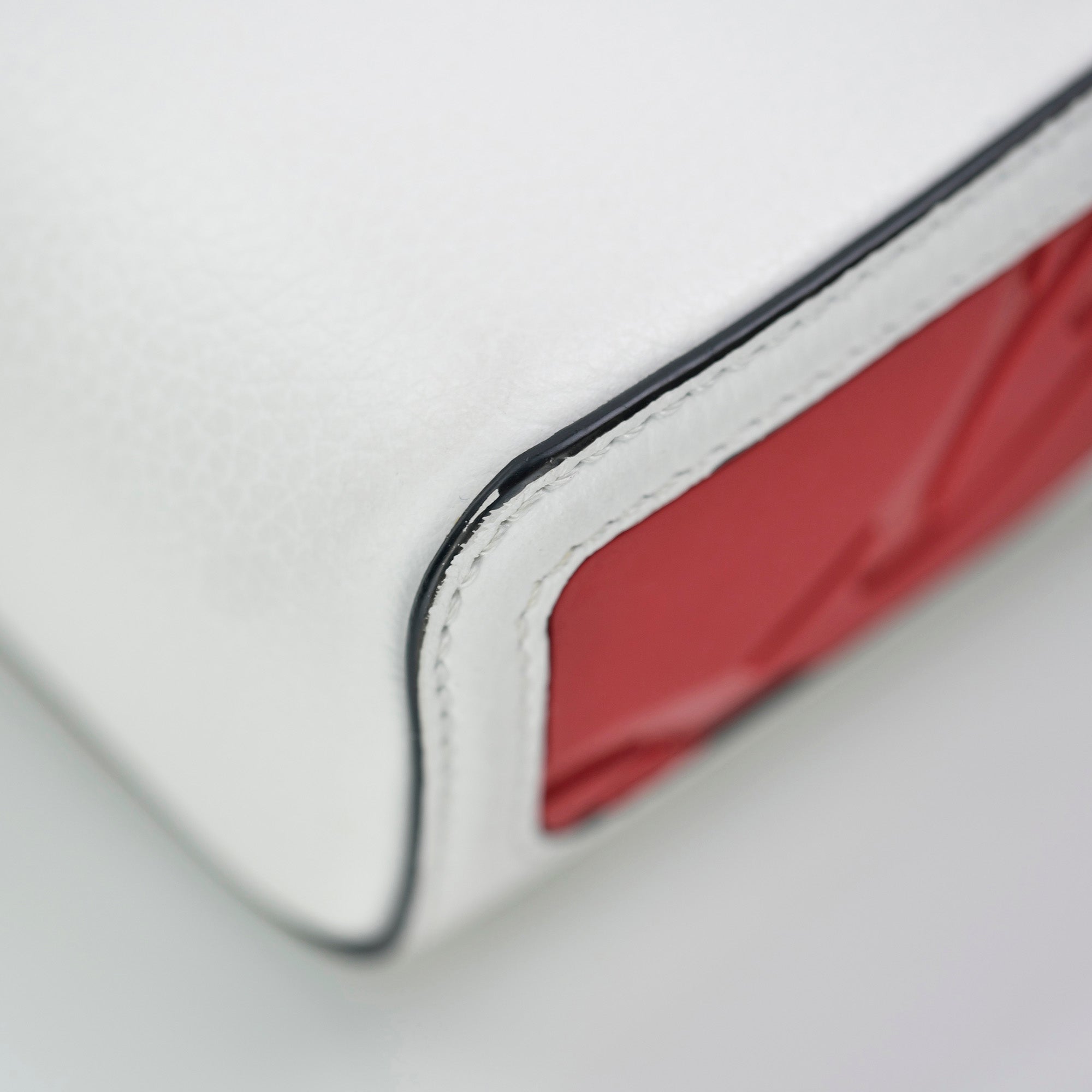 クリスチャンルブタン キピポーチ CHRISTIAN LOUBOUTIN KYPIPOUCH クロスボディ ショルダーバッグ 2WAY カーフレザー ホワイト