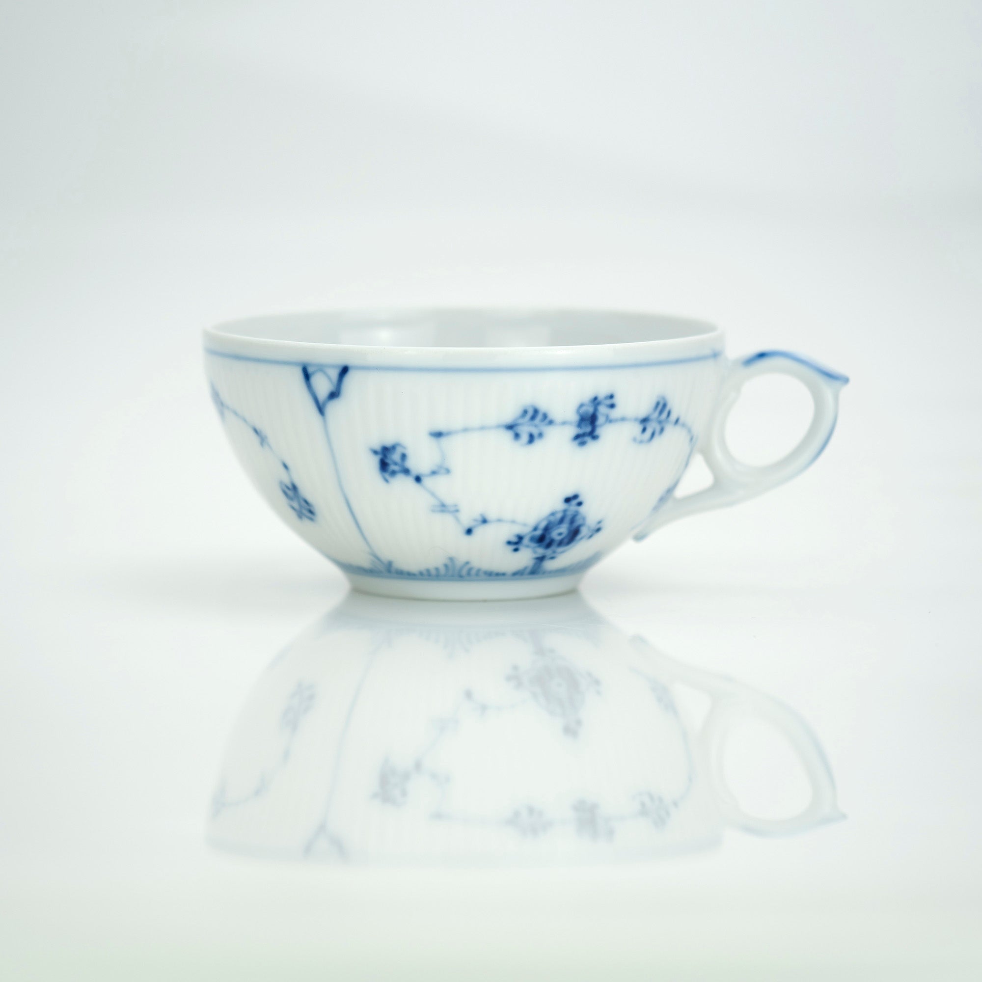 Royal Copenhagen Blue Fluted Plain Teacup and Saucer (1) Good Condition