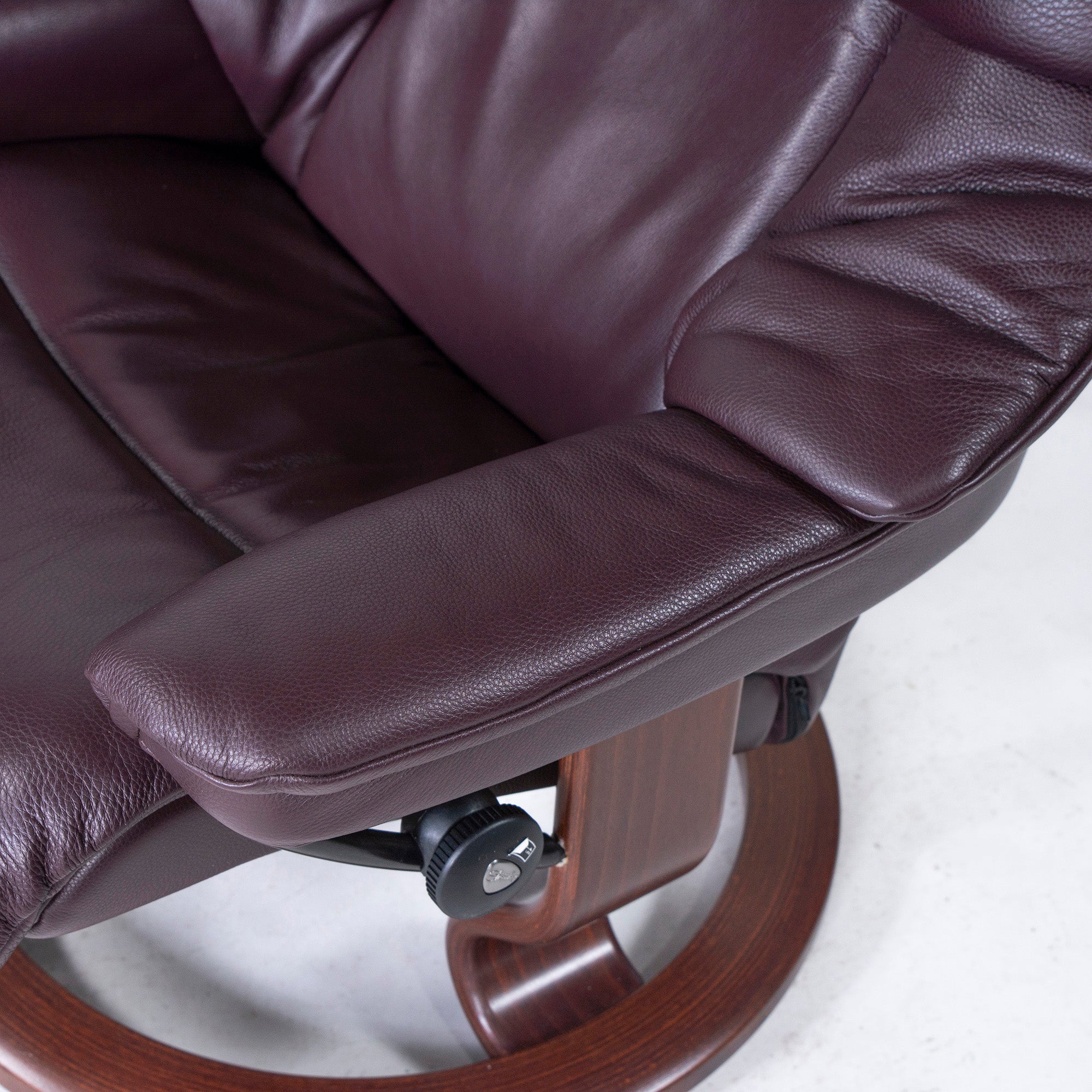 Ekornes Recliner Chair & Ottoman Ekornes Stressless Stressless Chair Reno Medium Bordeaux High Back Genuine Leather