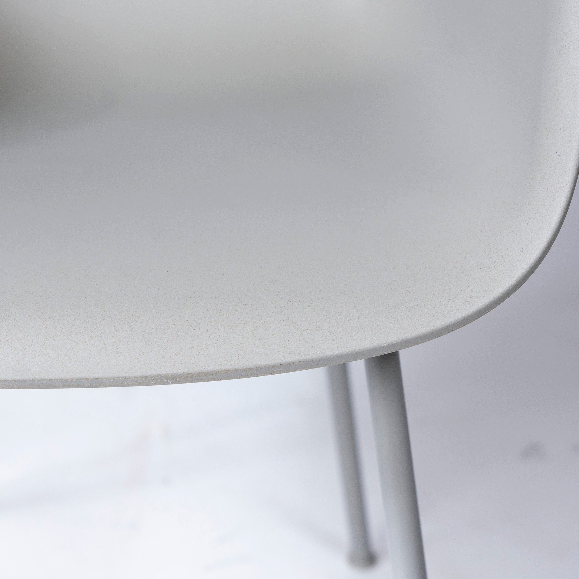 【中古】ダイニングチェア ムート Muuto ファイバーアームチェア チューブベース グレー シェルチェア 北欧モダン エレガント デザイナーズ デンマーク【中古家具】【中古ダイニングチェア】【USED家具】【リユース】【デザイナーズ家具】