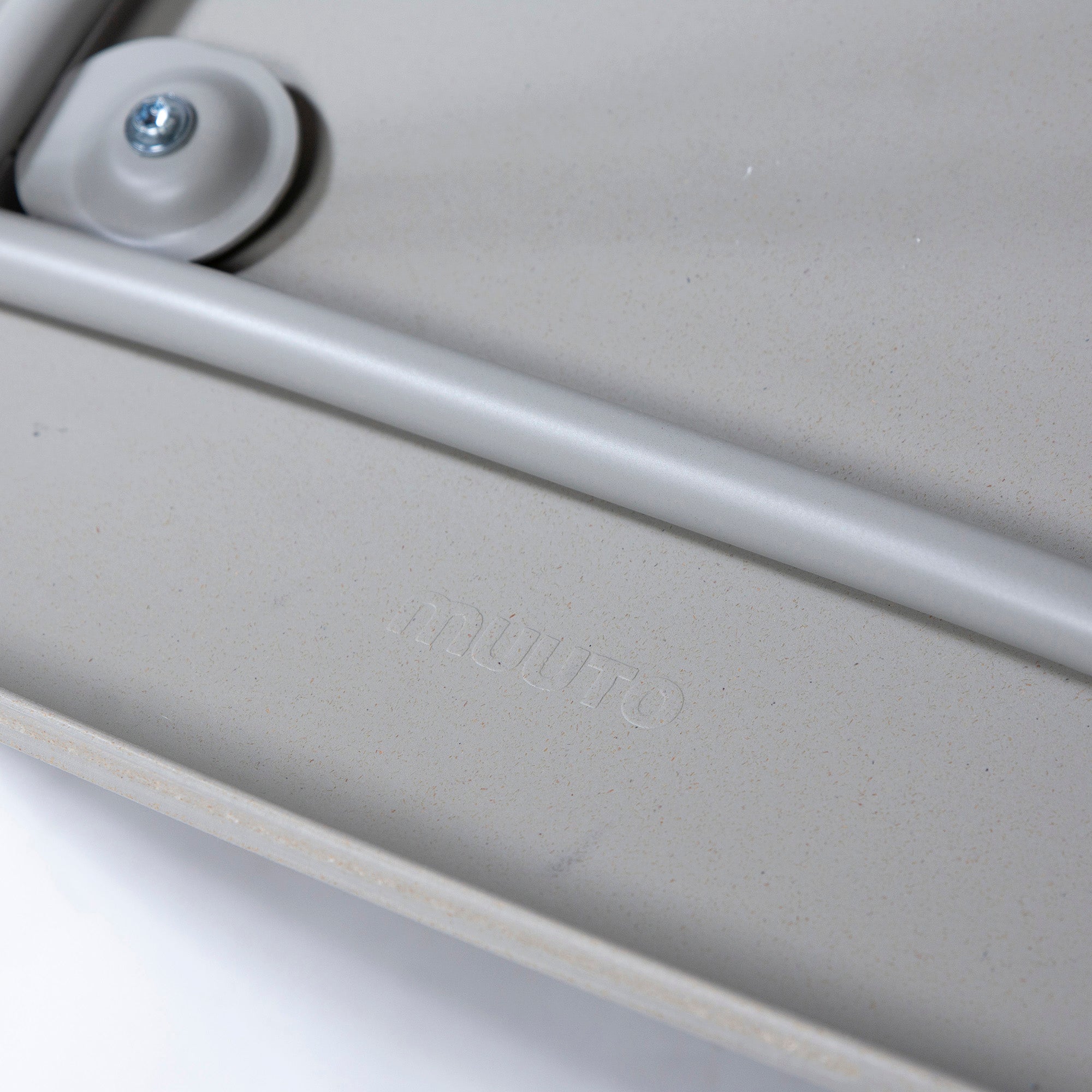 【中古】ダイニングチェア ムート Muuto ファイバーアームチェア チューブベース グレー シェルチェア 北欧モダン エレガント デザイナーズ デンマーク【中古家具】【中古ダイニングチェア】【USED家具】【リユース】【デザイナーズ家具】