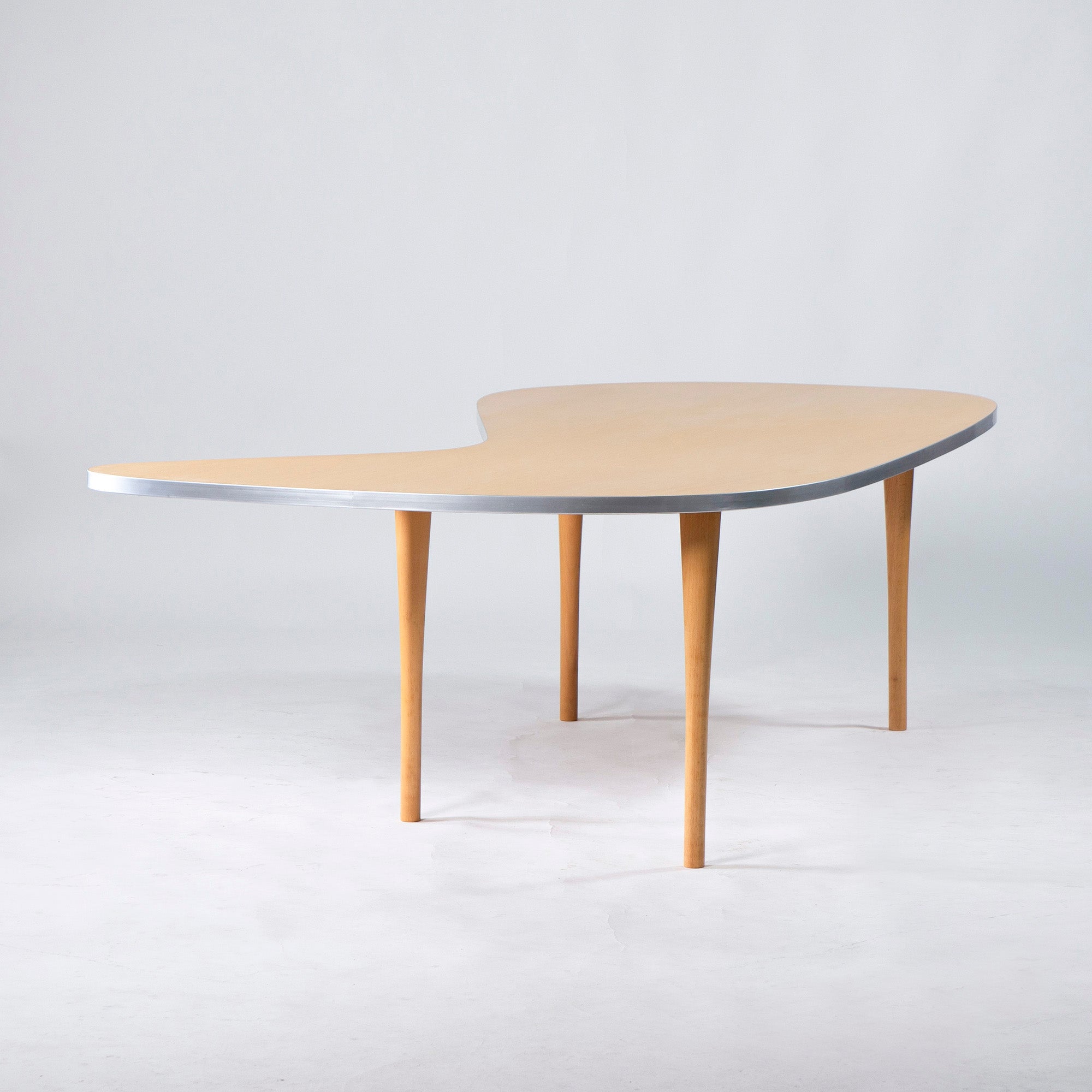 Dining table IDEE CURVED PLYWOOD TABLE Curved plywood table Custom-made Rare Whale table Beech wood