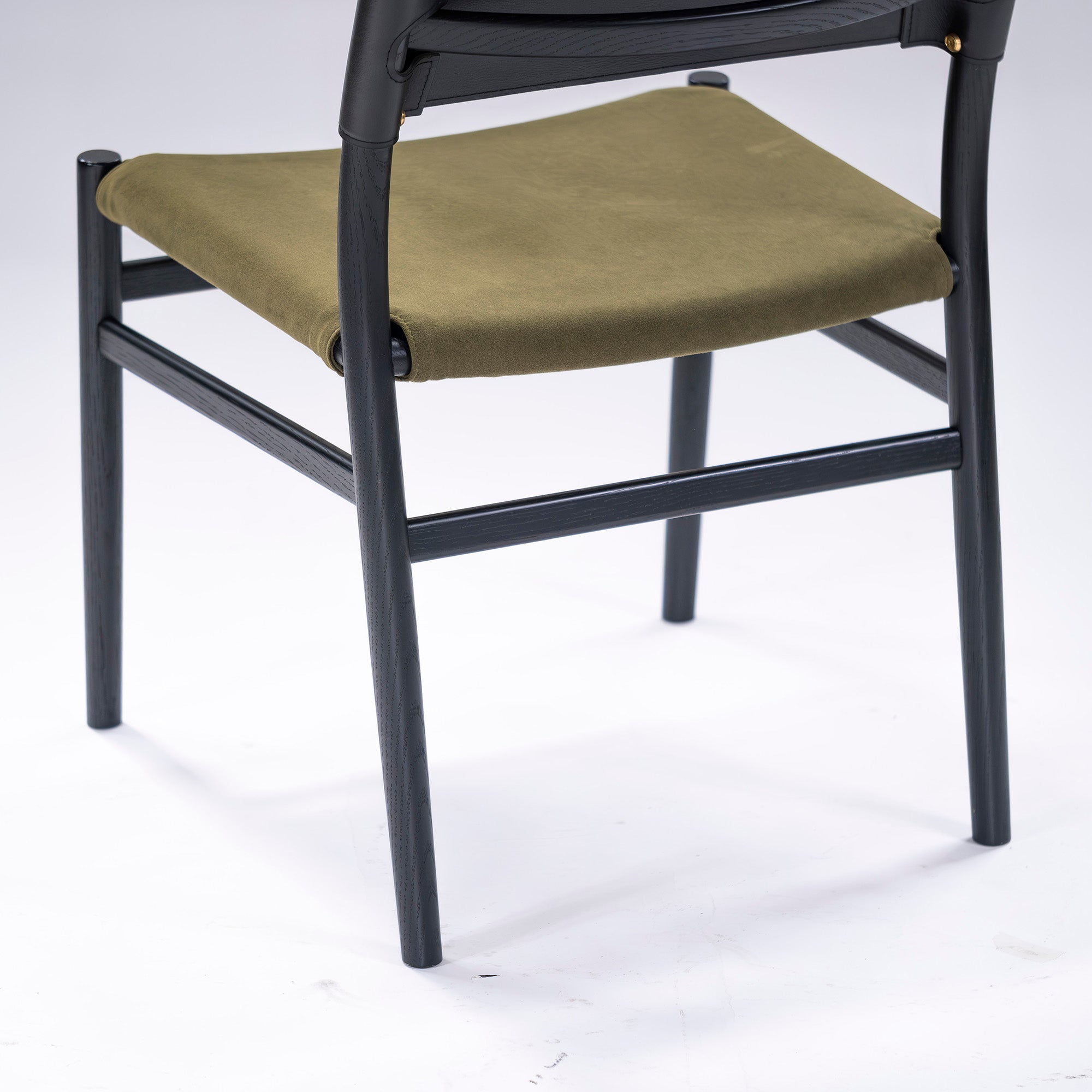 MASTERWAL YU UC4 Dining Chair, Red Oak, Black Paint (1), Genuine Leather, Modern, Scandinavian