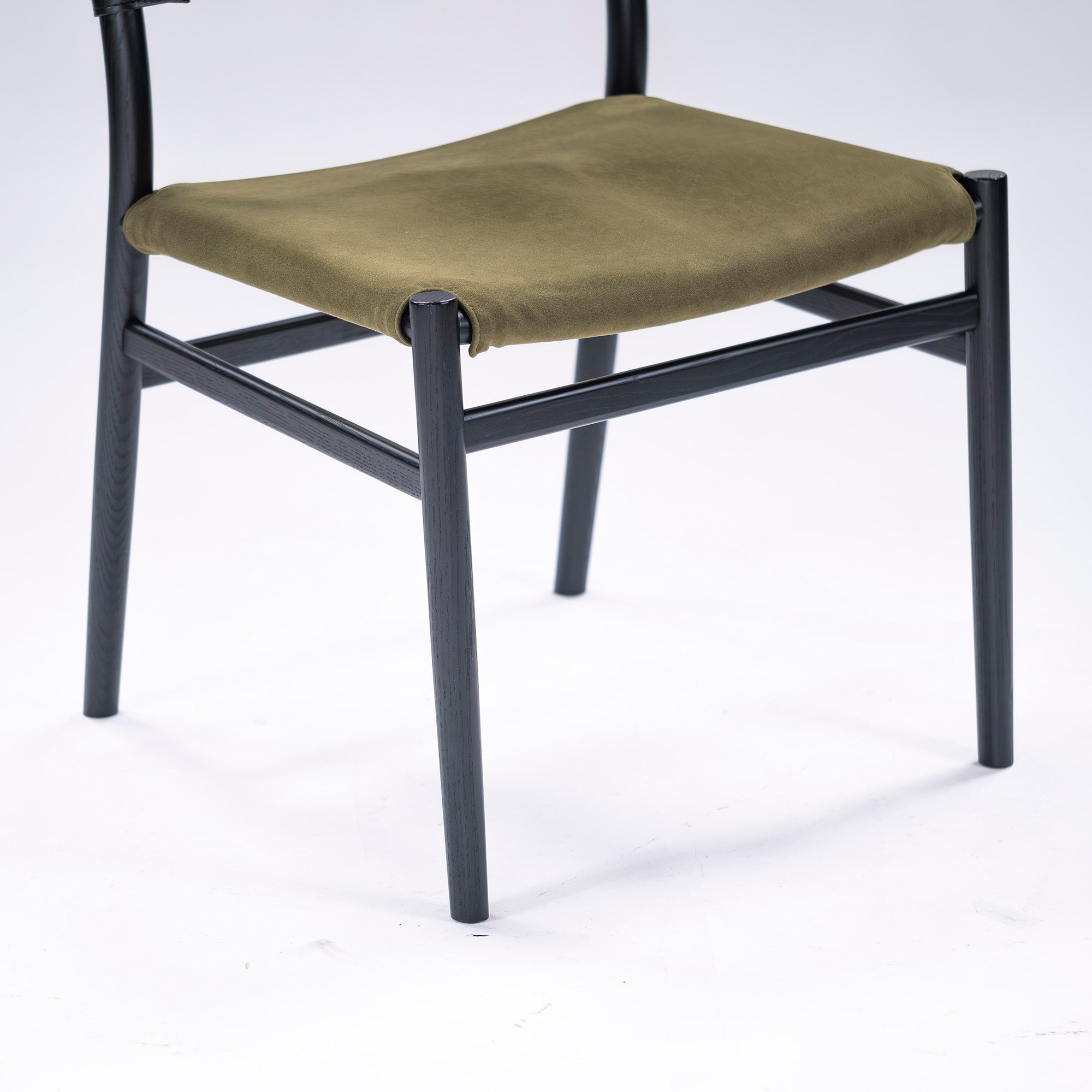 MASTERWAL YU UC4 Dining Chair, Red Oak, Black Paint (2), Genuine Leather, Modern, Scandinavian