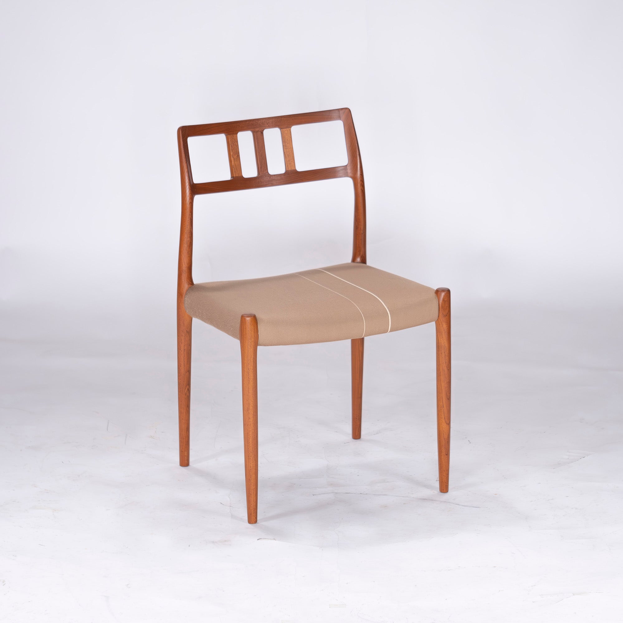 Dining chair JL Moller JLMOLLER model 79(1) Teak wood Nordic vintage Made in Denmark Niels O. Moller