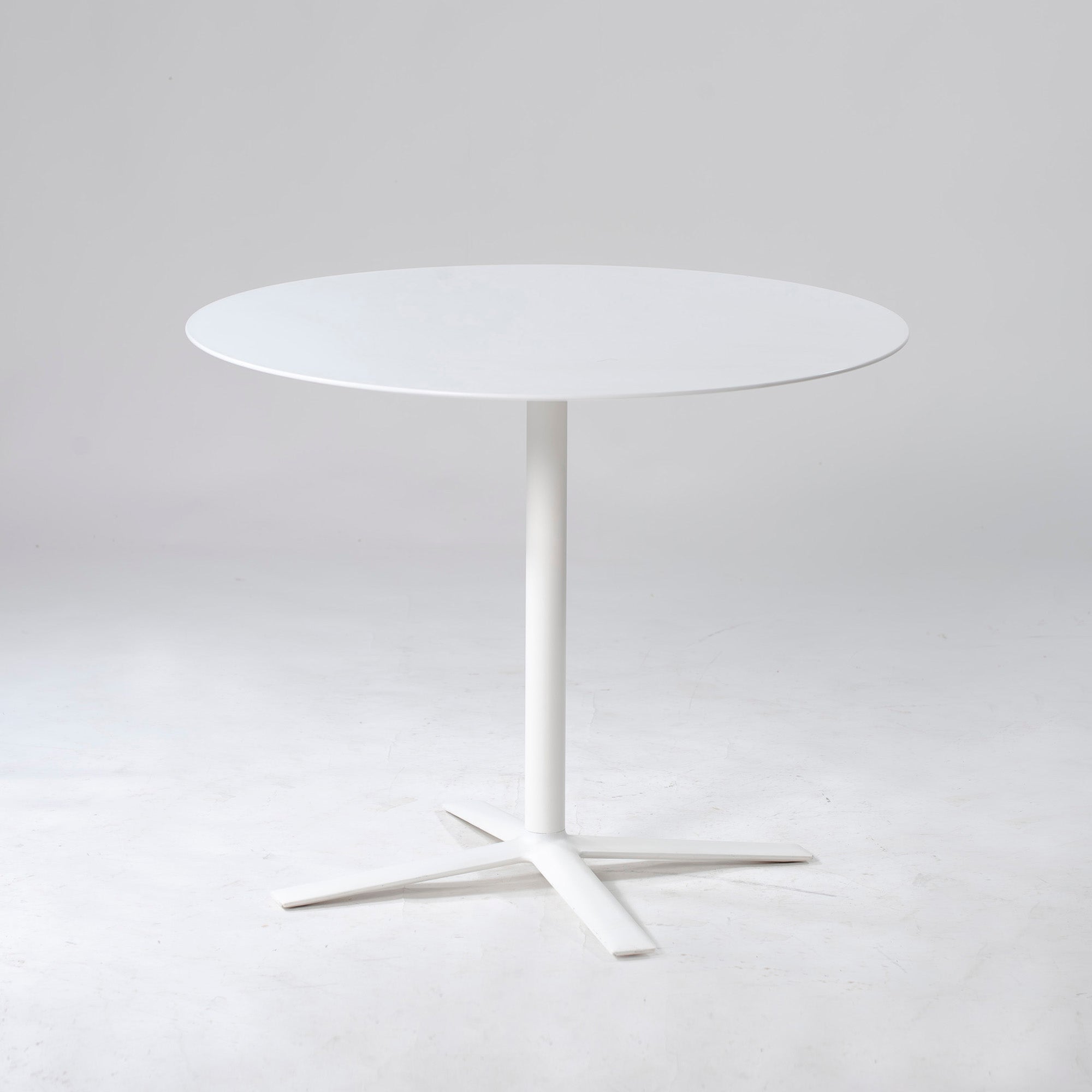 Dining table Cassina ixc. FLOW Cafe table Italian modern Simple modern Round