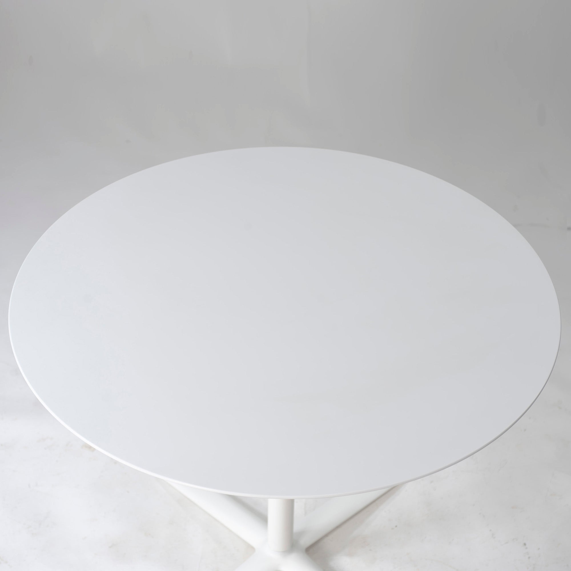 Dining table Cassina ixc. FLOW Cafe table Italian modern Simple modern Round