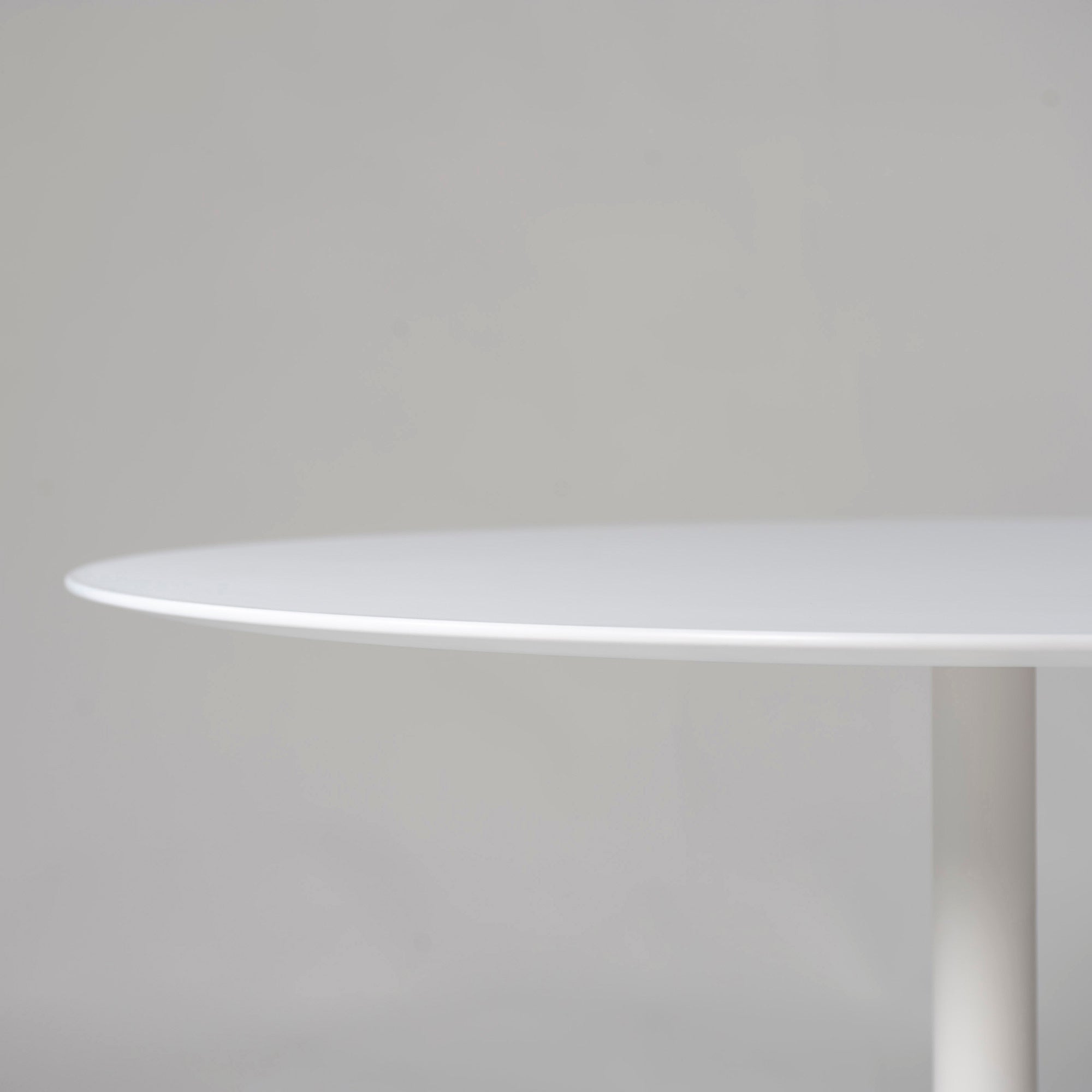 Dining table Cassina ixc. FLOW Cafe table Italian modern Simple modern Round