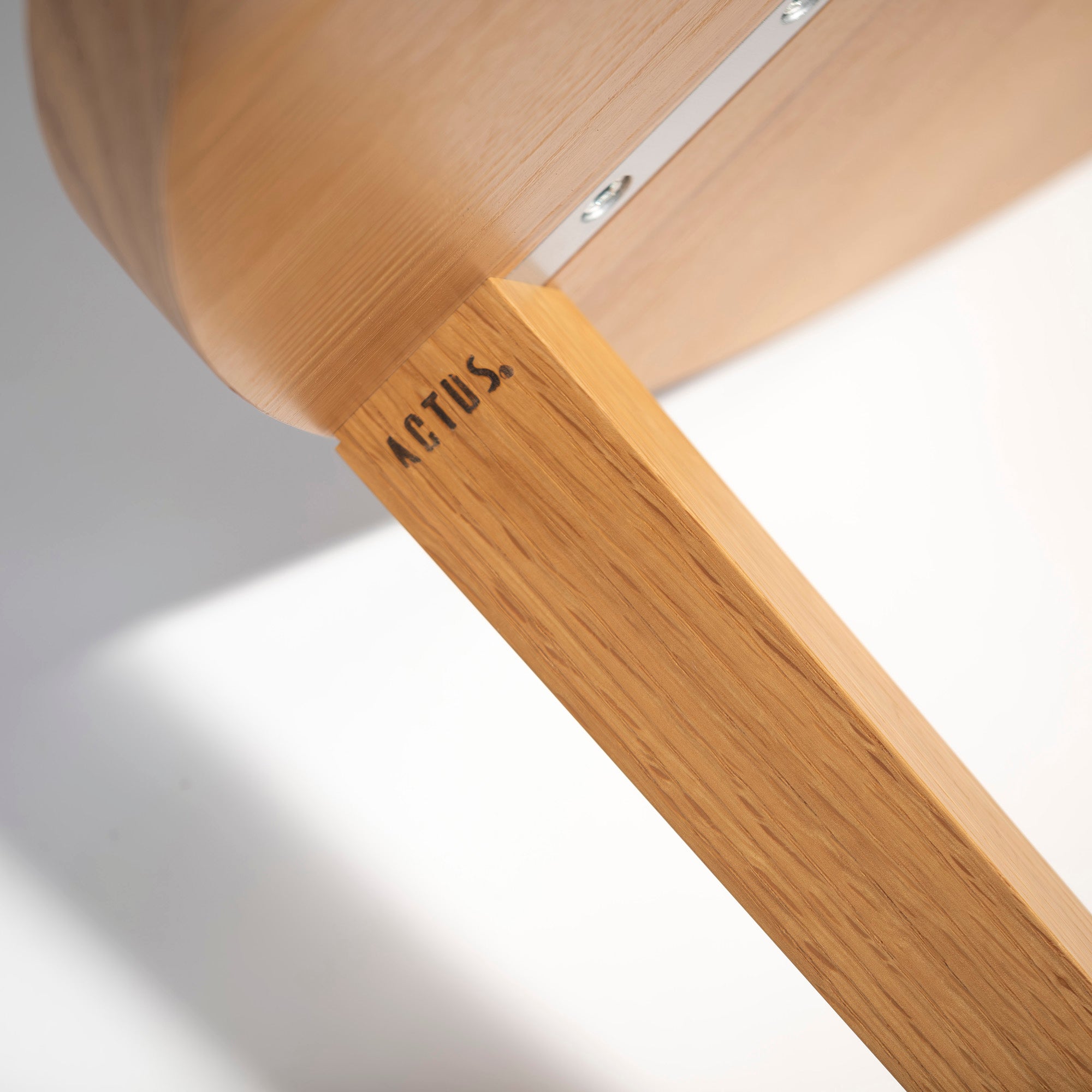 Dining table ACTUS FB round table Oak wood w90 tapered legs Nordic modern simple modern round