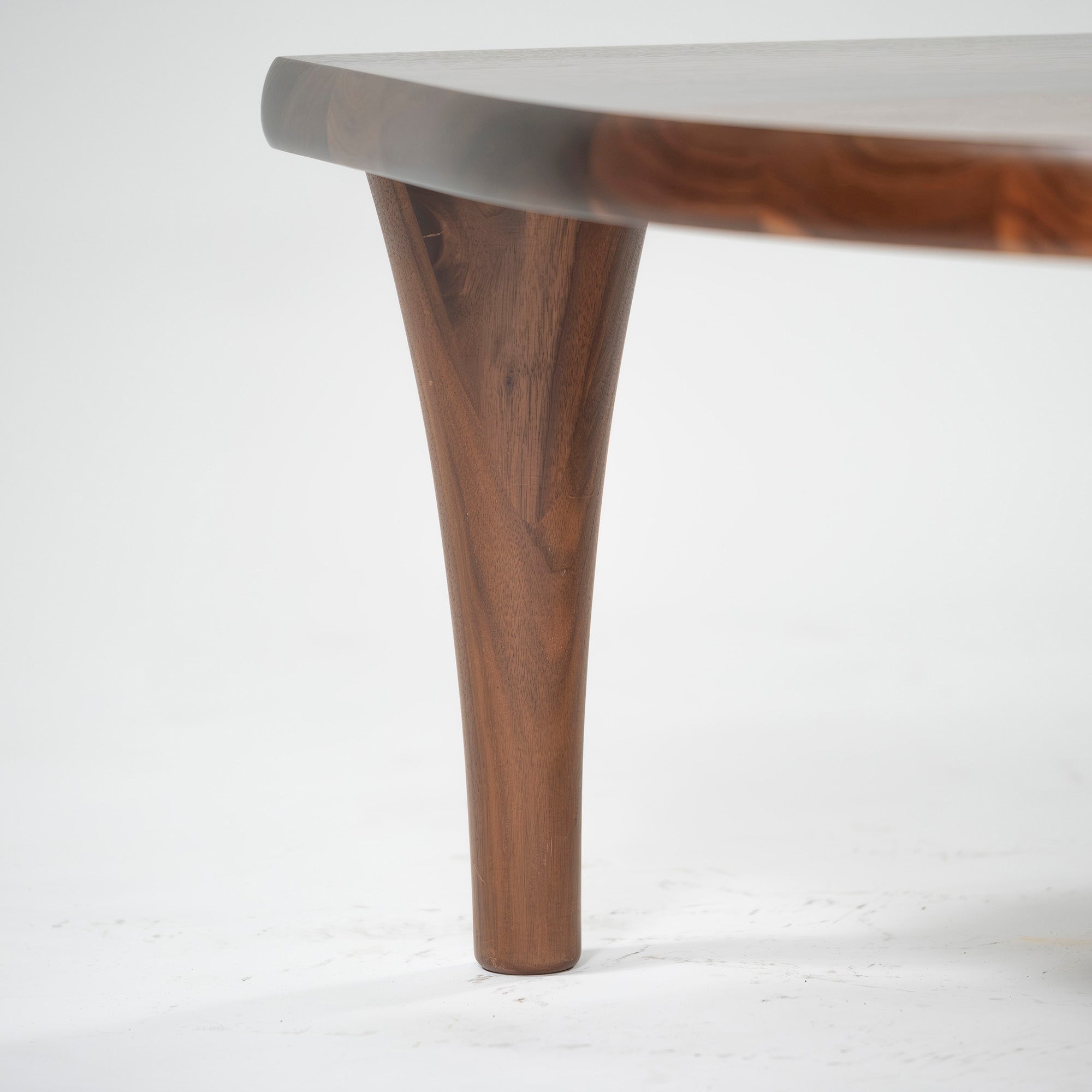 Center table Hida Sangyo Mori no Kotoba Walnut Semicircular living table w150 Solid walnut Japanese modern Old house Woodpecker