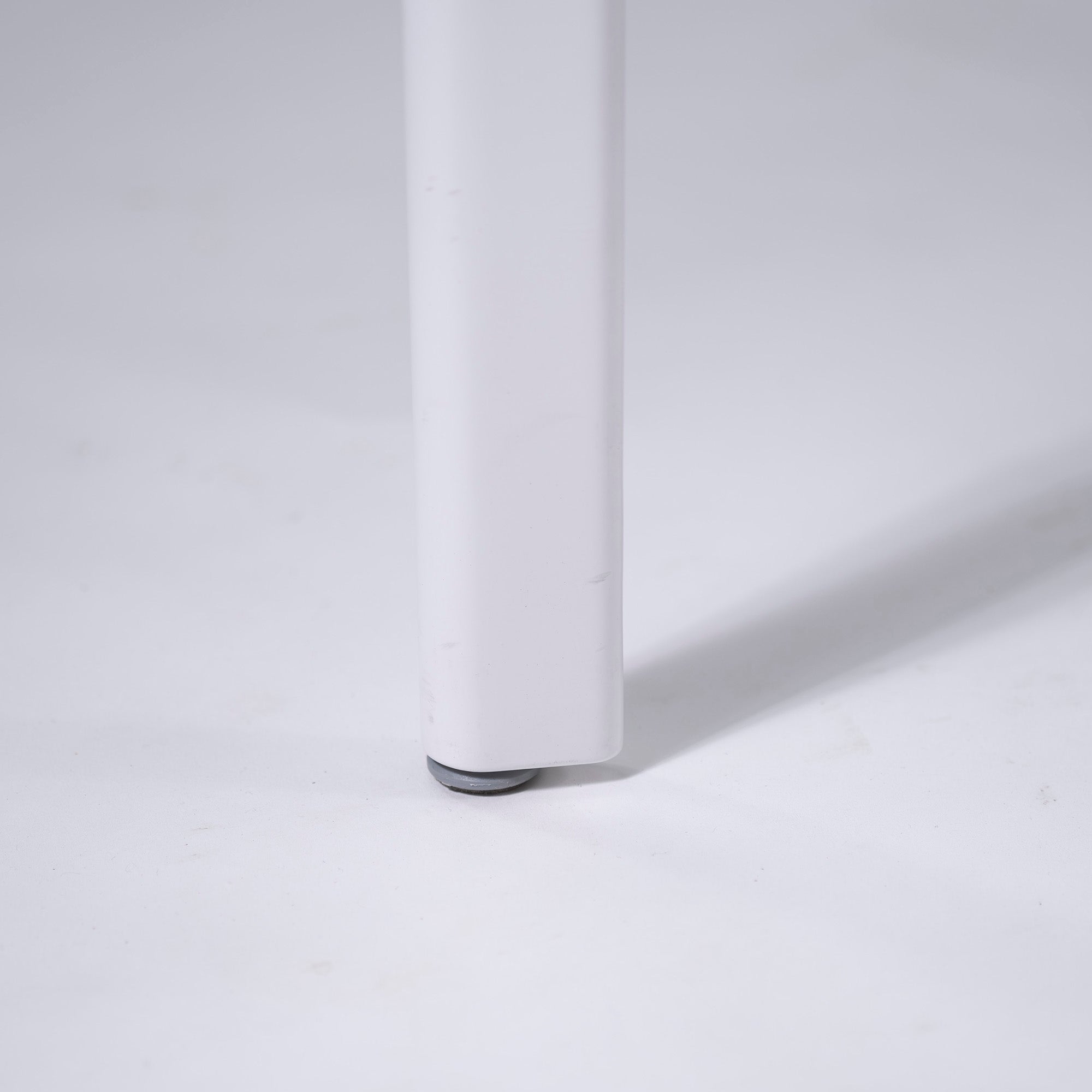 Dining table arper NUUR #8014 Melamine top White Minimal modern Italian modern Simple
