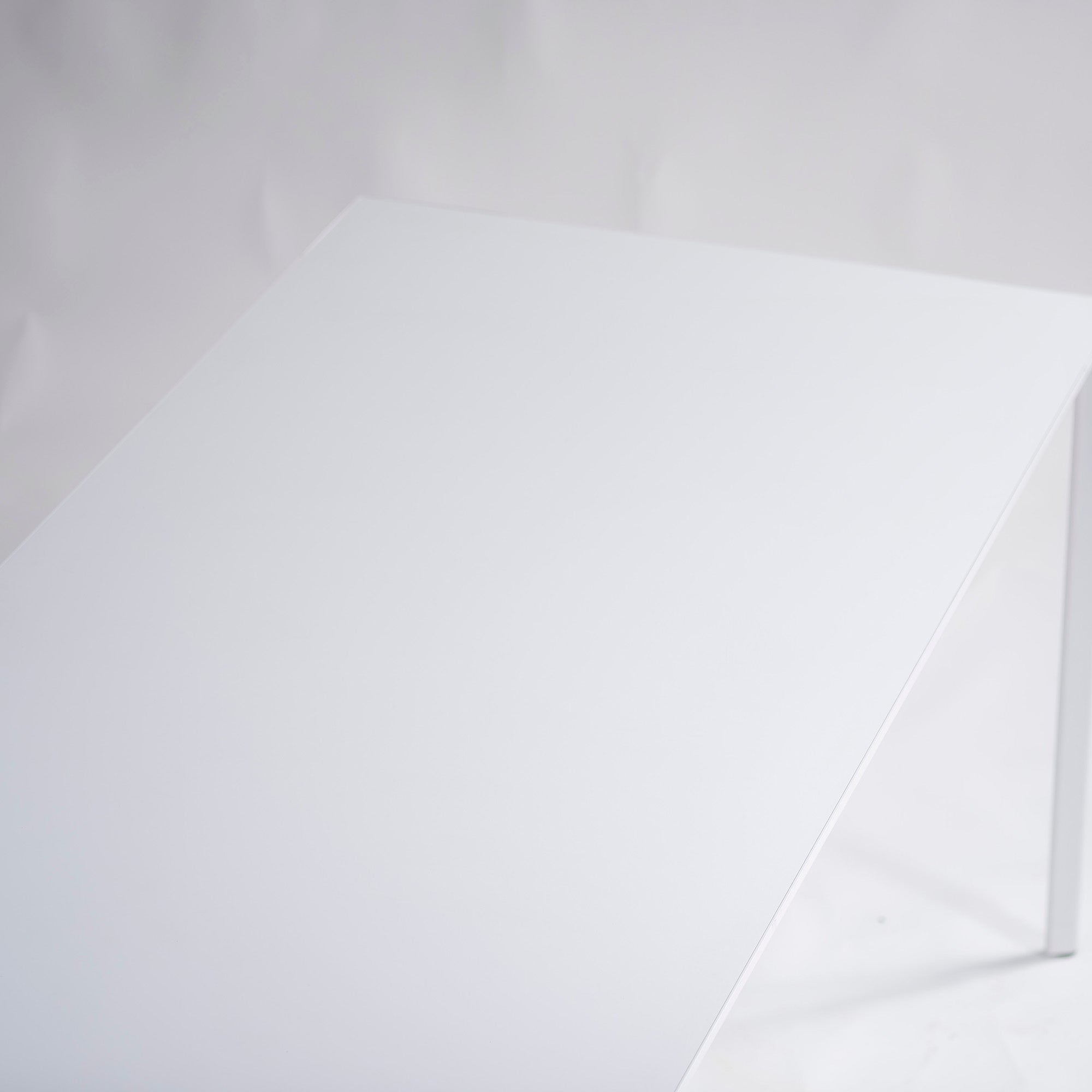 Dining table arper NUUR #8014 Melamine top White Minimal modern Italian modern Simple